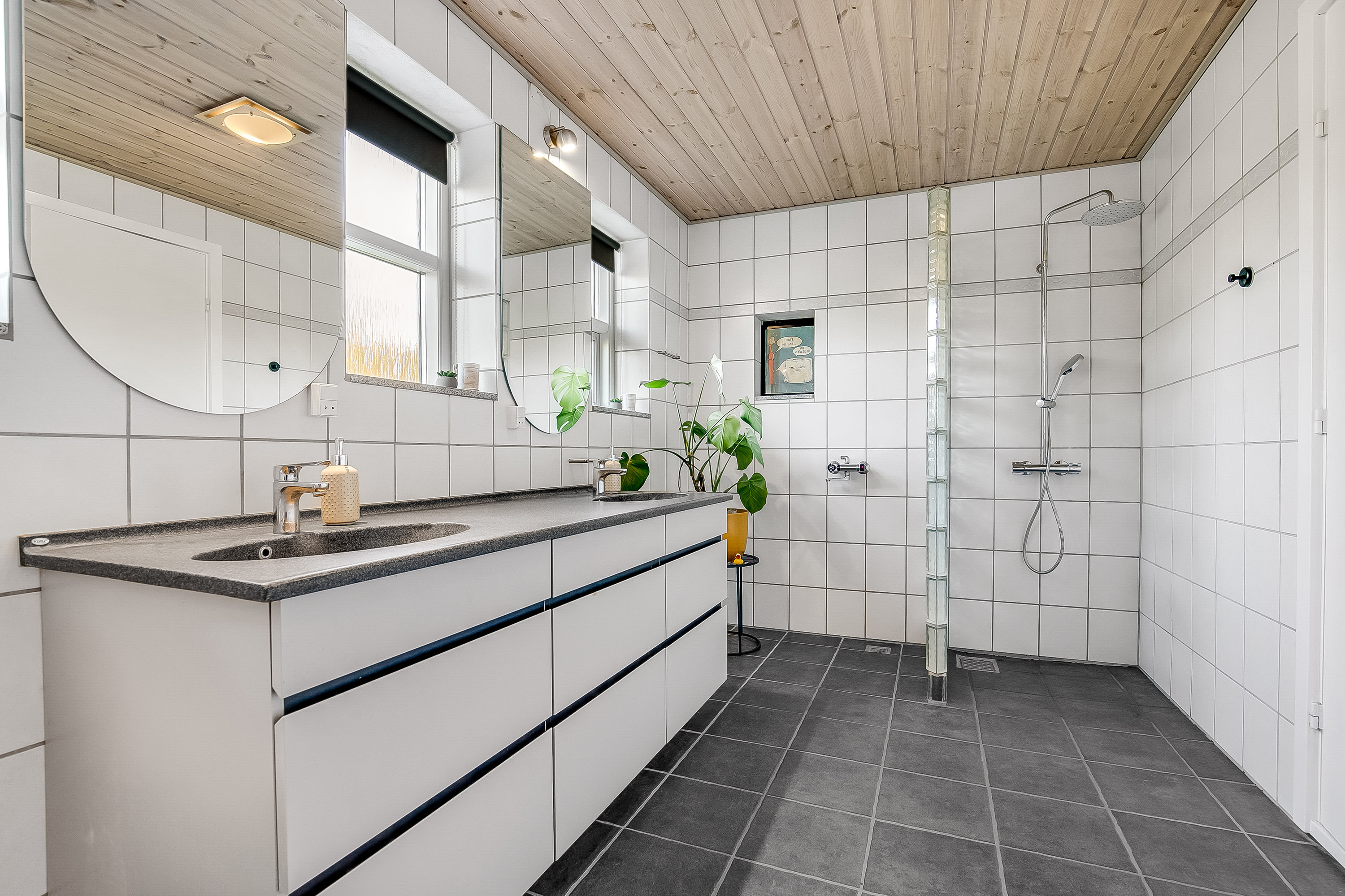 Fremhævet badeværelse billede i fuldskærmstilstand. Billede af Kildeparken 1, Bredballe, 7120 Vejle Øst