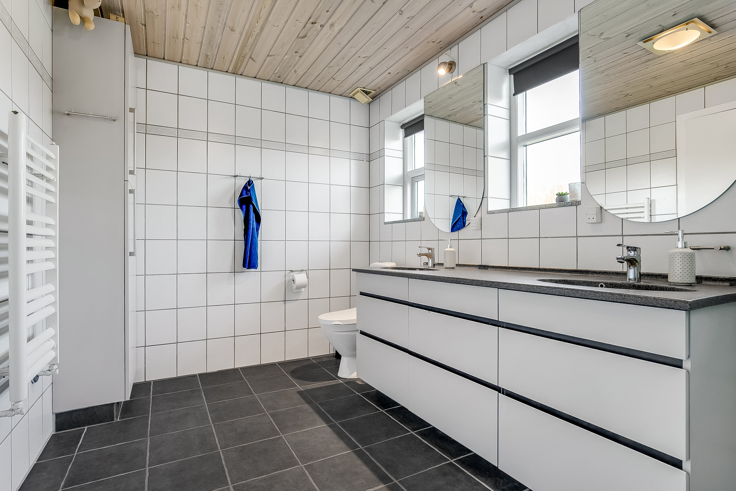 Fremhævet badeværelse billede i fuldskærmstilstand. Billede af Kildeparken 1, Bredballe, 7120 Vejle Øst