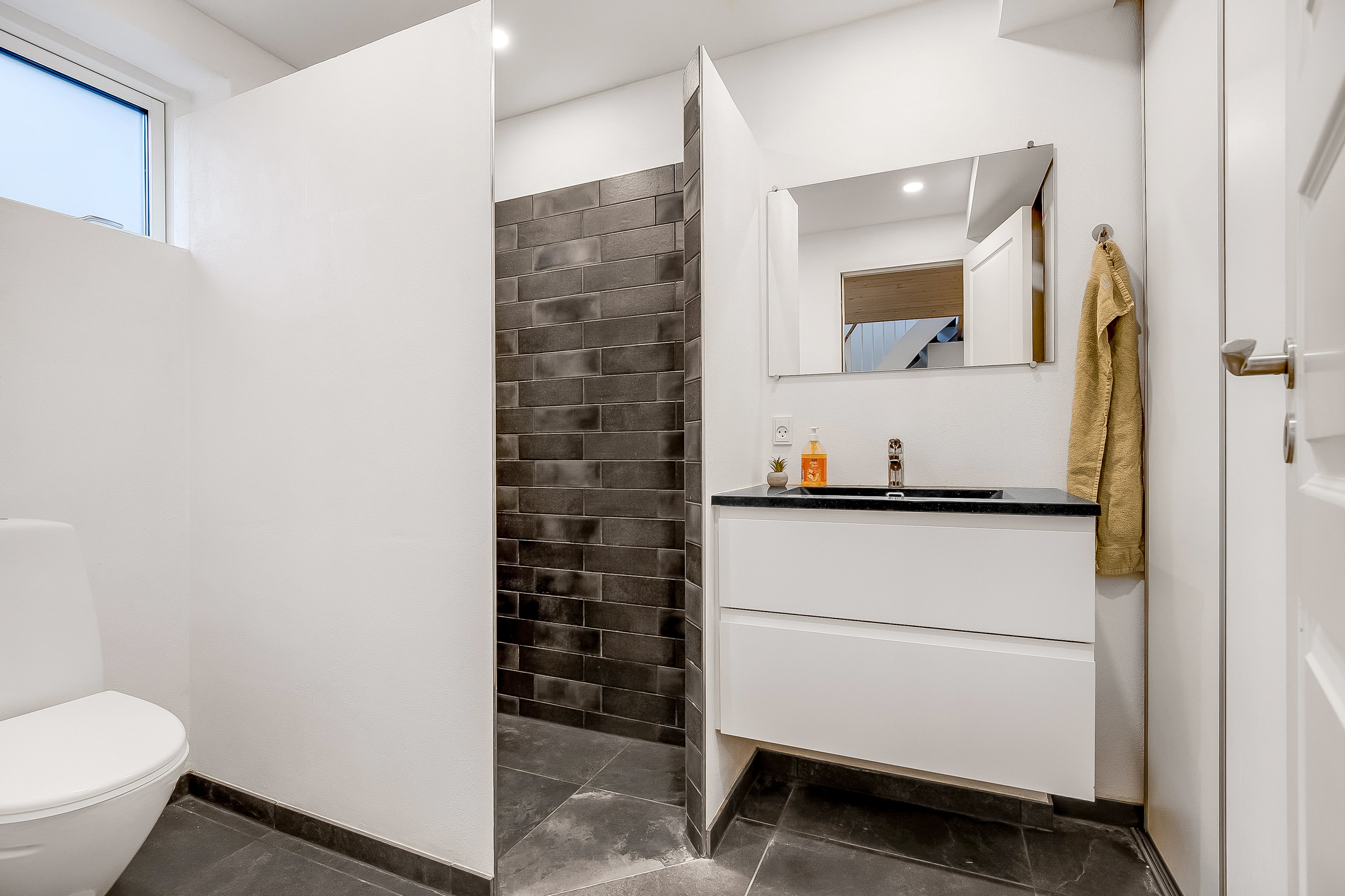 Fremhævet badeværelse billede i fuldskærmstilstand. Billede af Kildeparken 1, Bredballe, 7120 Vejle Øst