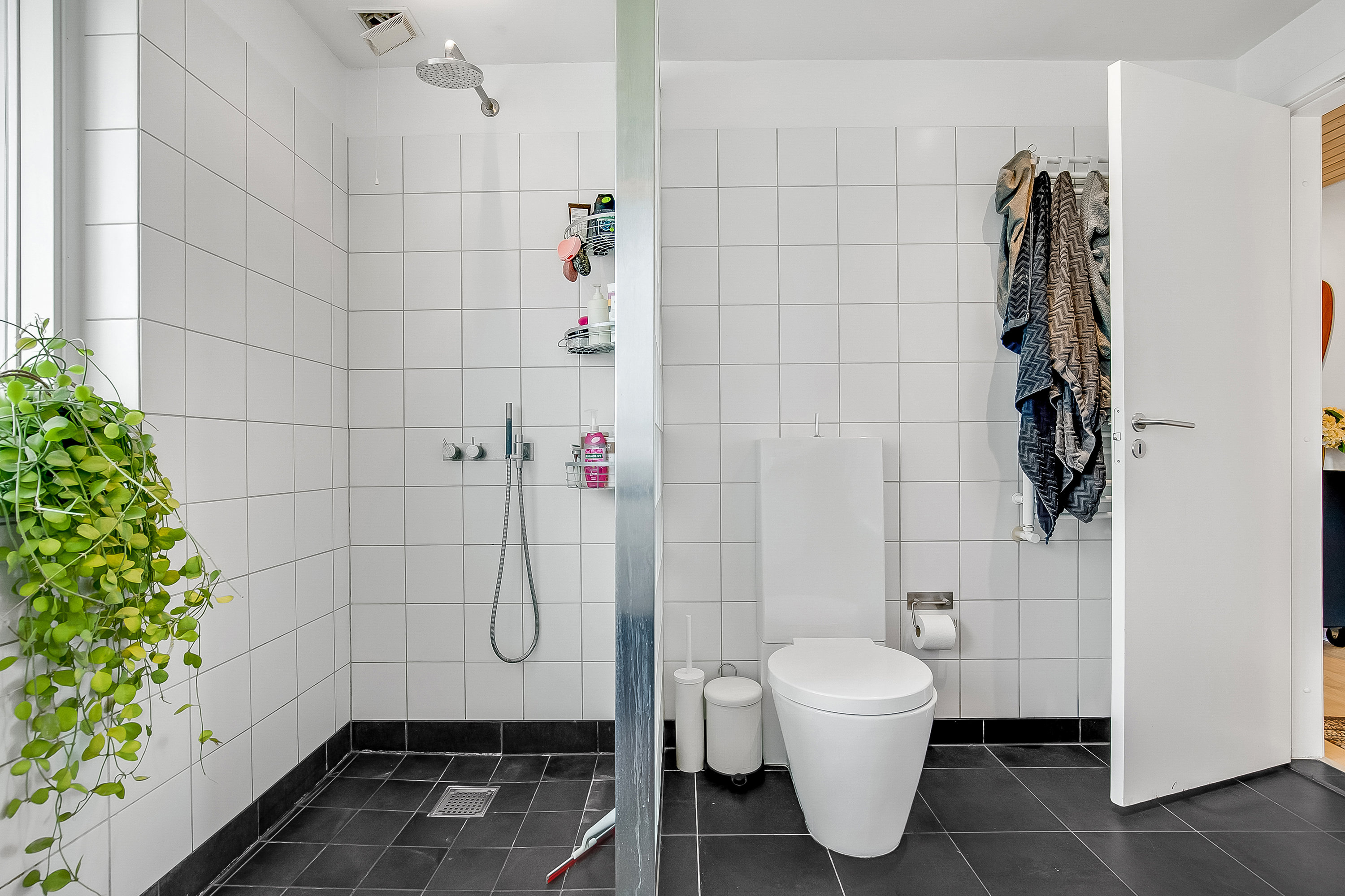 Fremhævet badeværelse billede i fuldskærmstilstand. Billede af Langagervej 4, Bredballe, 7120 Vejle Øst