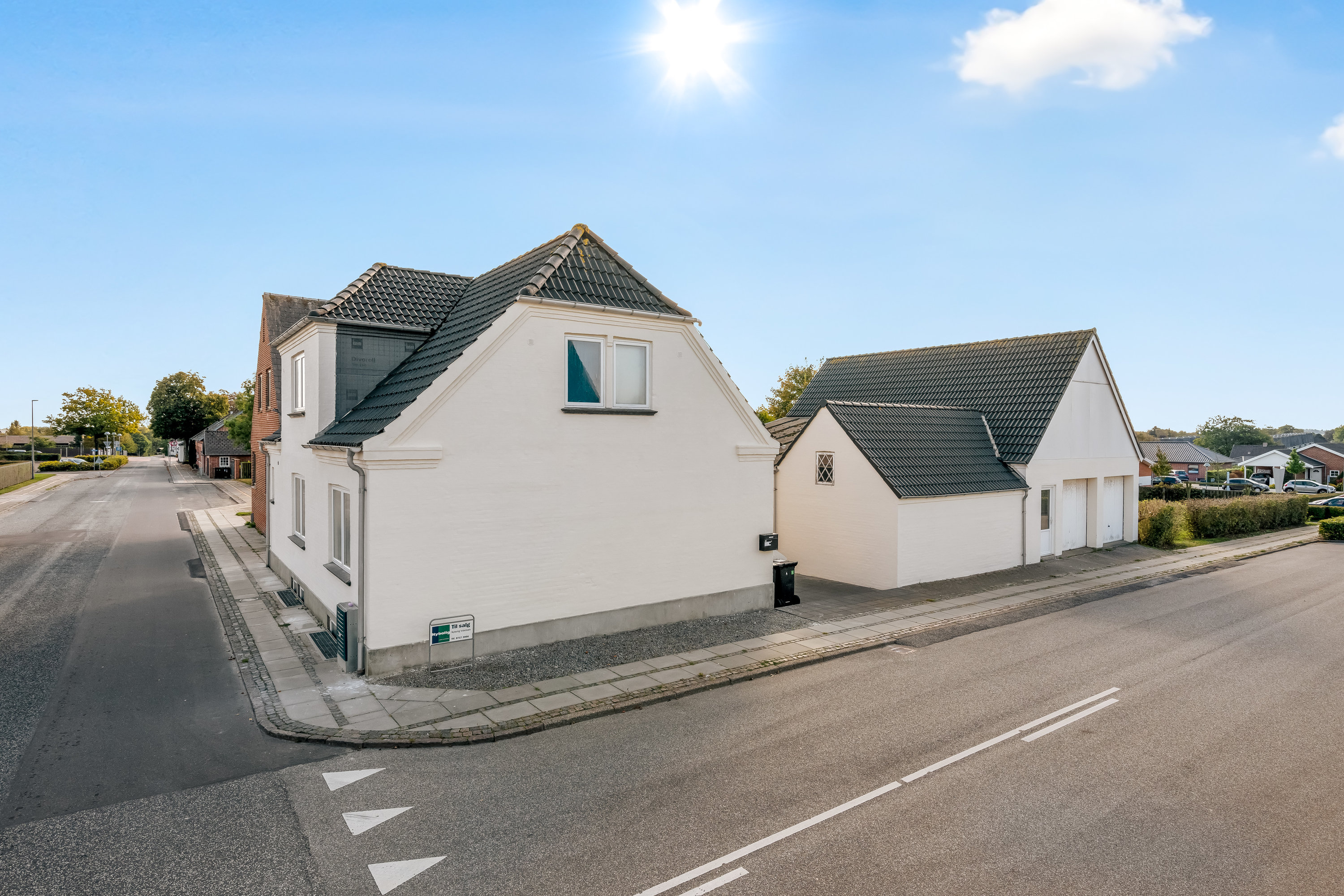 Fremhævet facade billede i fuldskærmstilstand. Billede af Gl Kongevej 23, 6920 Videbæk