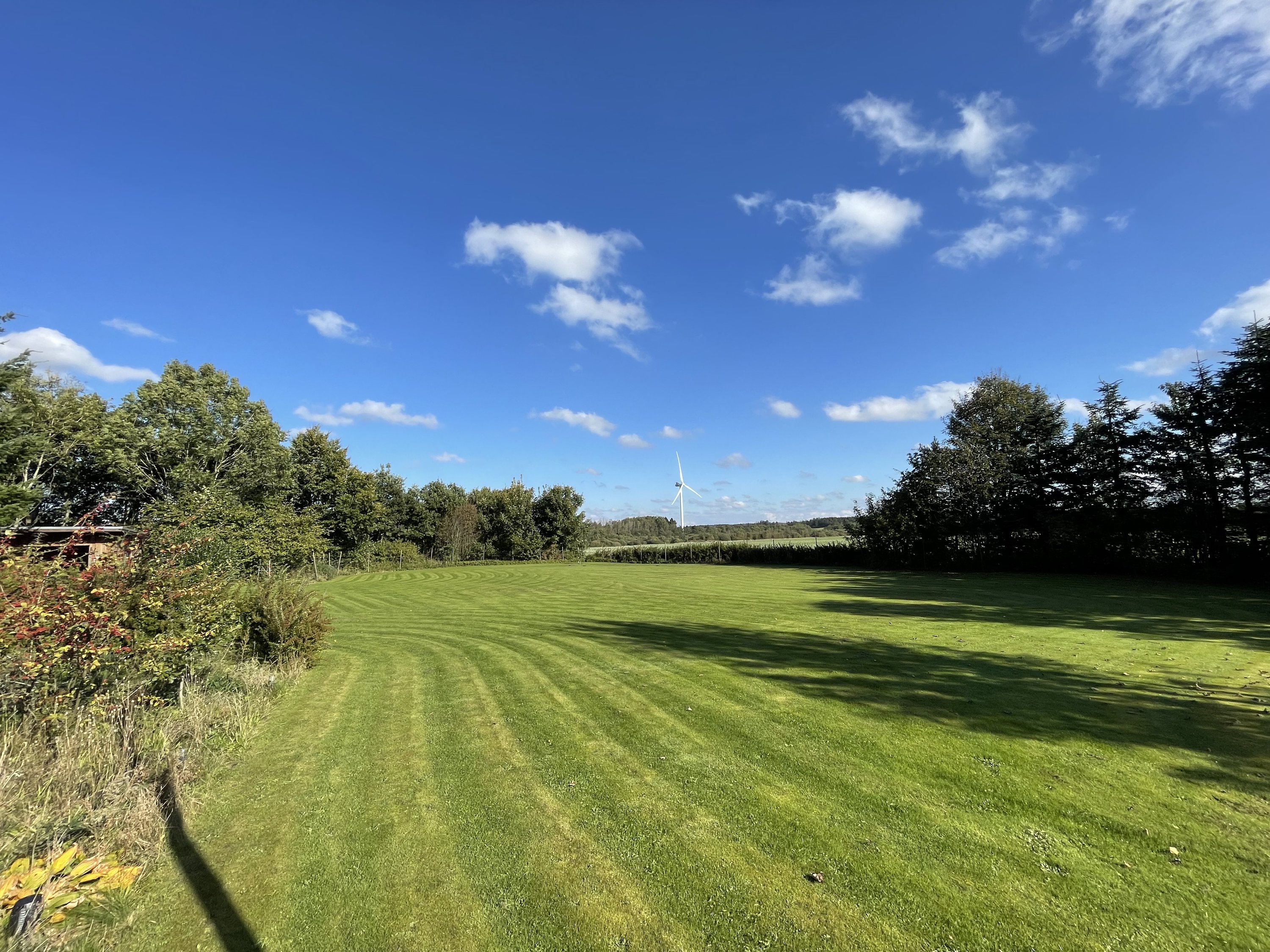 Fremhævet udendørs billede i fuldskærmstilstand. Billede af Lillebyvej 6, Brejning, 6920 Videbæk