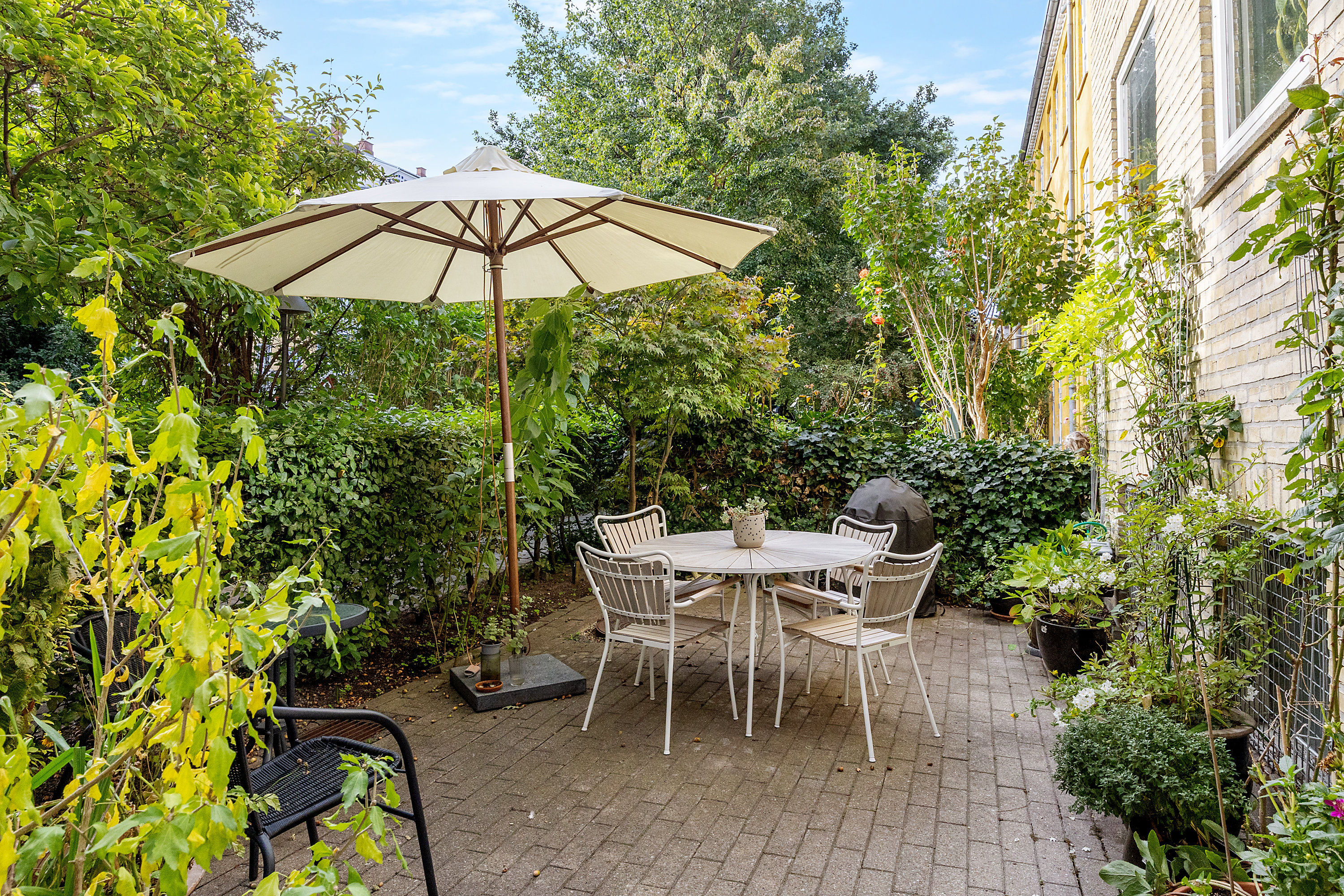 Fremhævet gårdmiljø billede i fuldskærmstilstand. Billede af Dronningensgade 18, 1. tv., 1420 København K