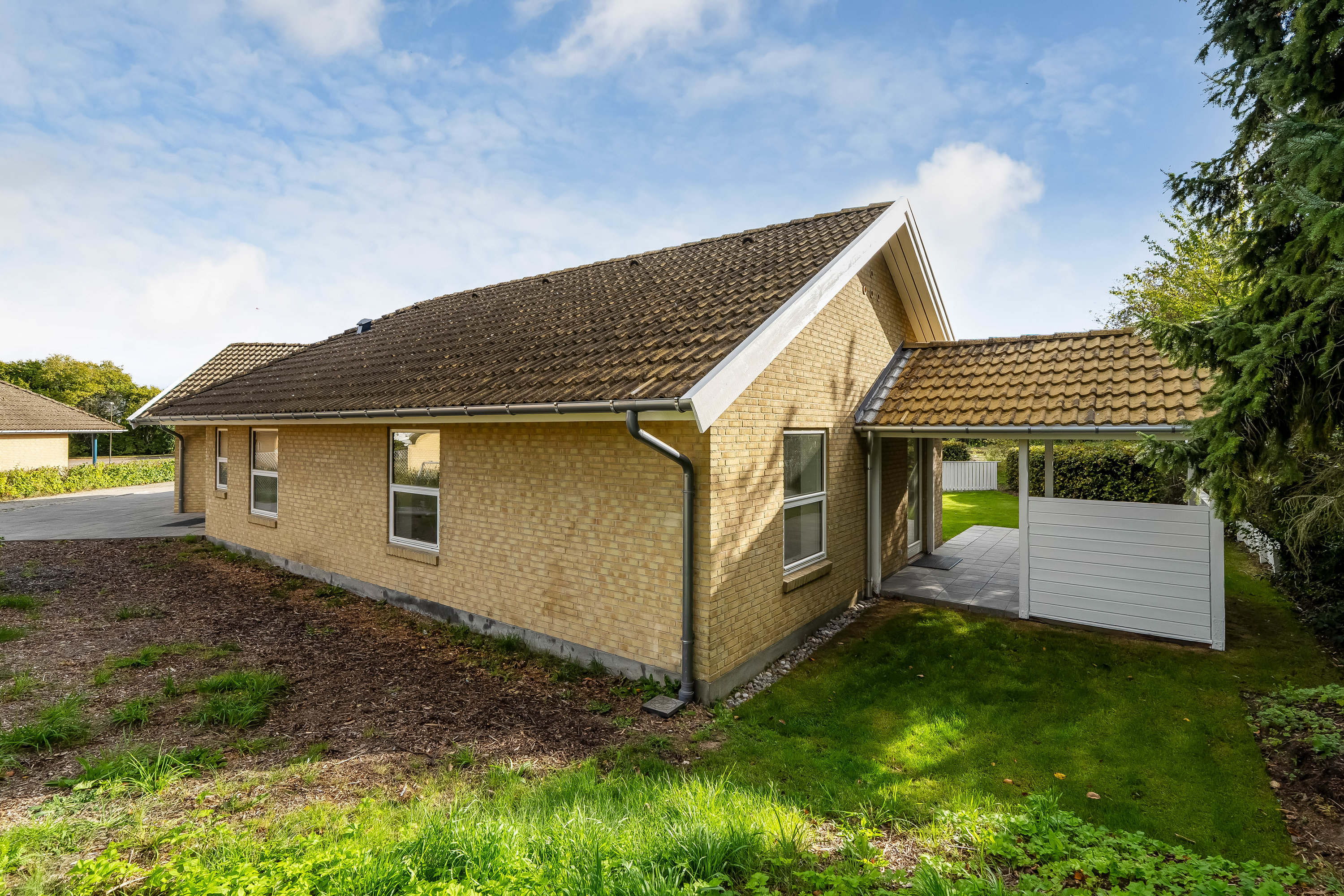 Fremhævet facade billede i fuldskærmstilstand. Billede af Ramsager 33B, 3230 Græsted