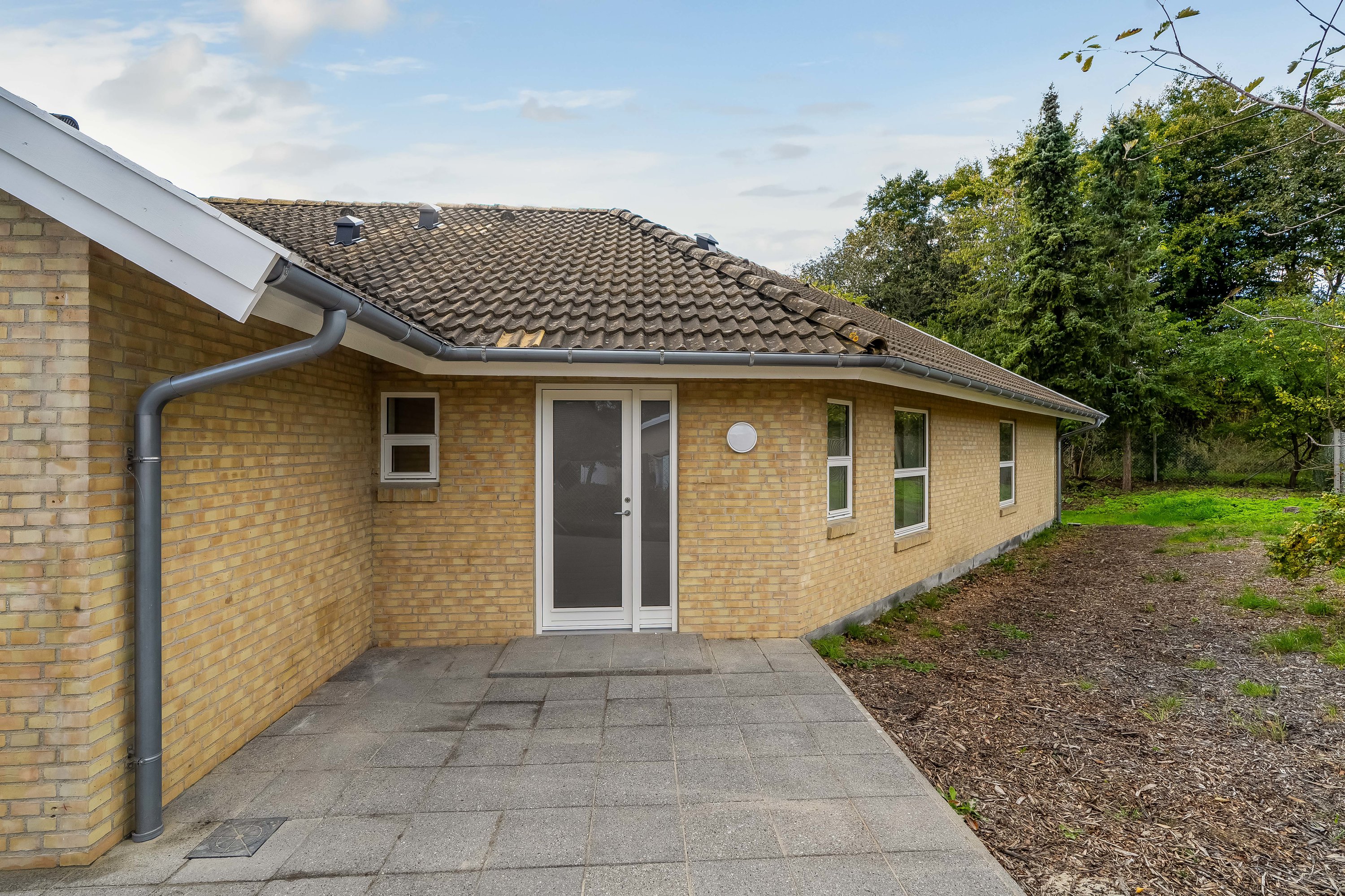 Fremhævet facade billede i fuldskærmstilstand. Billede af Ramsager 33B, 3230 Græsted