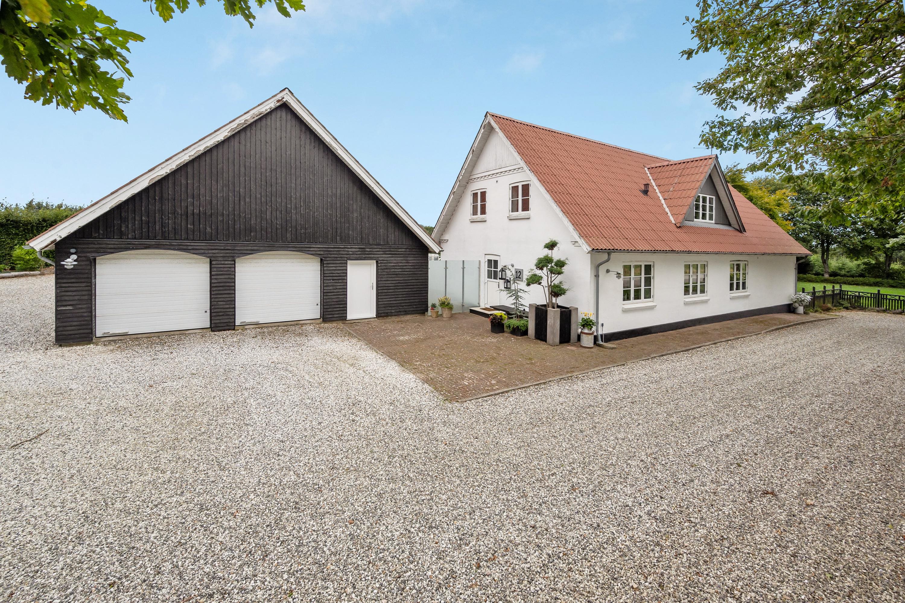 Villa: Ejendommen på Ringkøbingvej 12, Idom, 7500 Holstebro