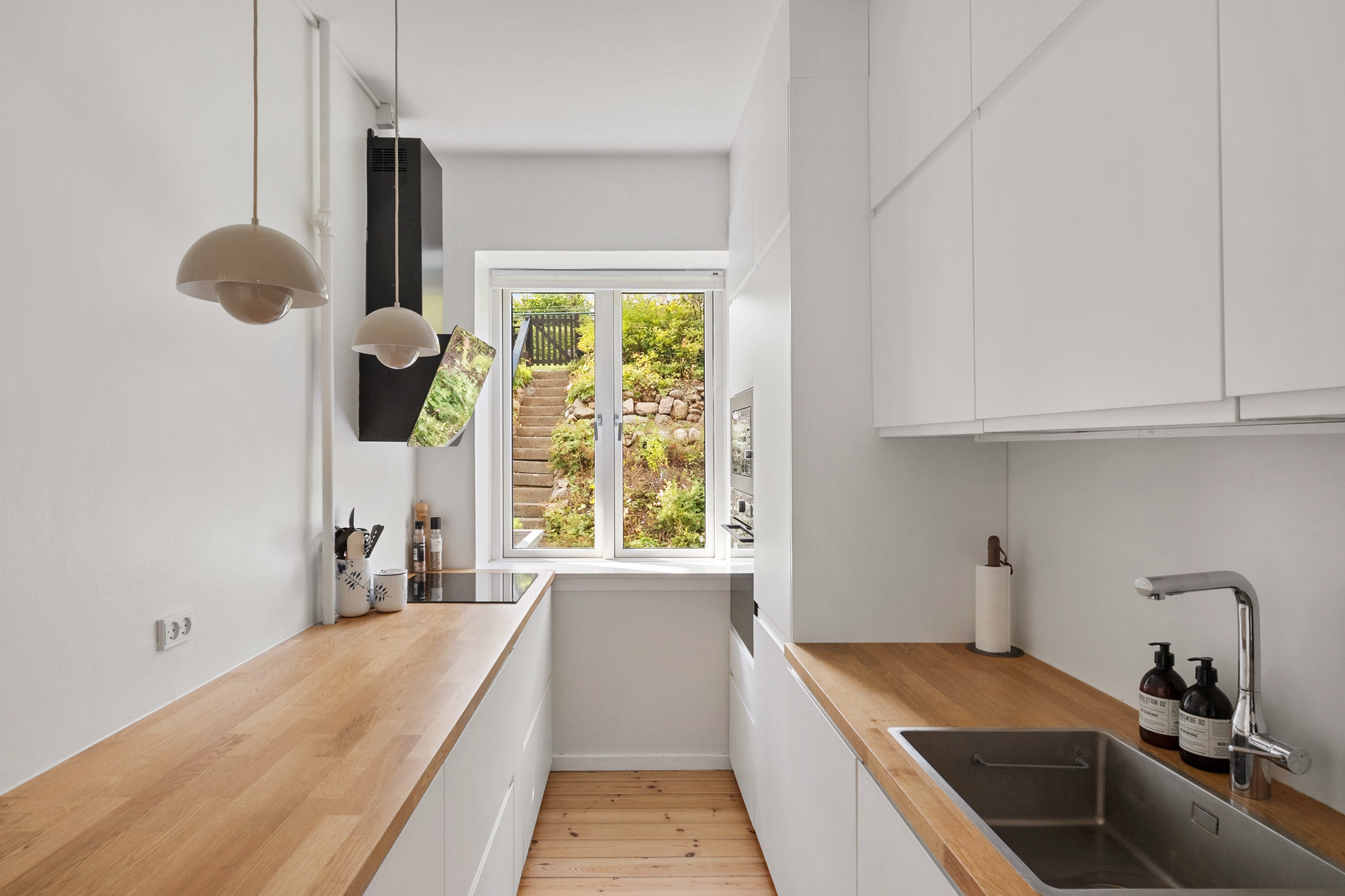 Fremhævet køkken billede i fuldskærmstilstand. Billede af Kongevejen 337B, st.. tv., 2840 Holte