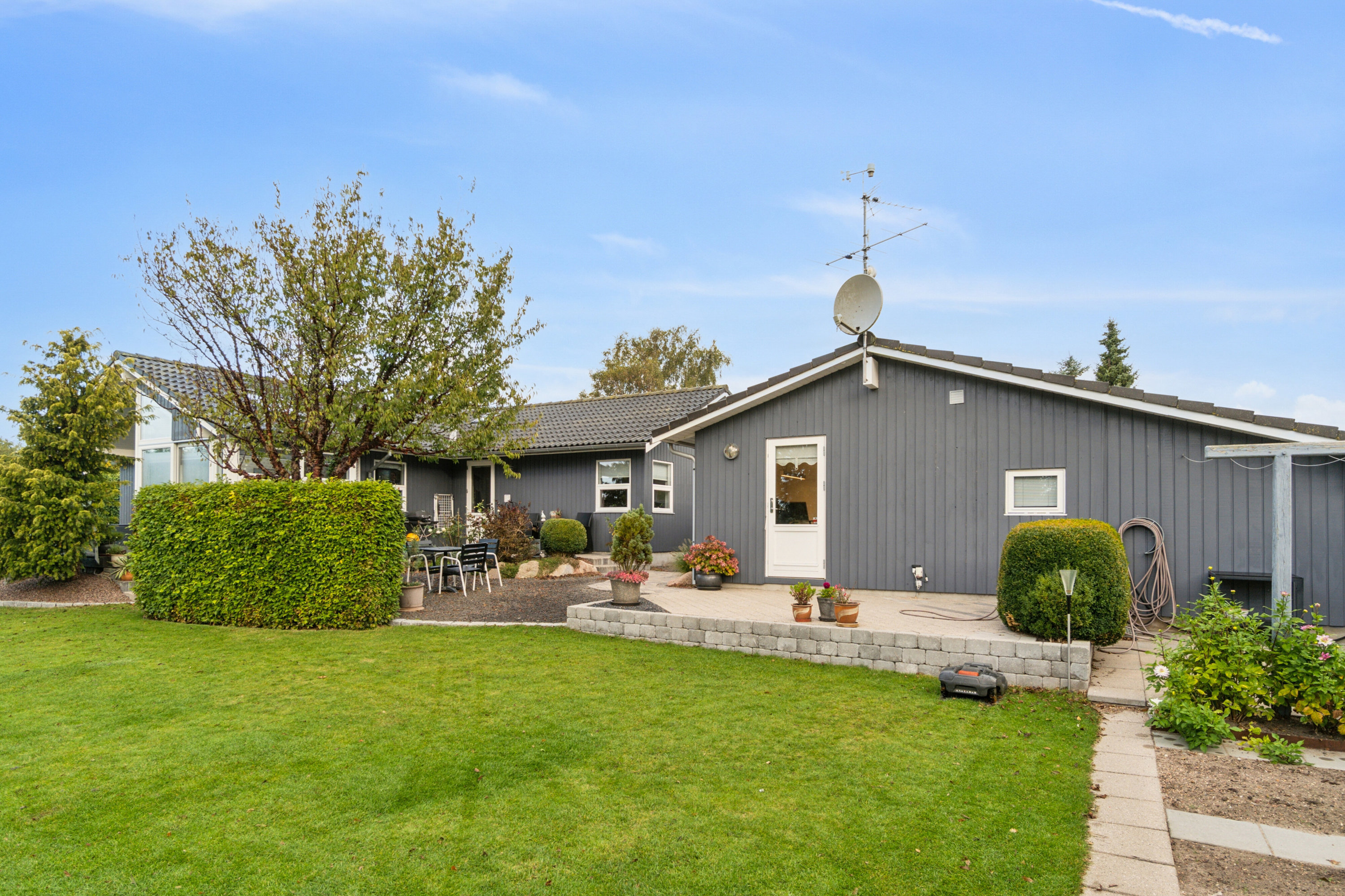 Fremhævet set fra haven billede i fuldskærmstilstand. Billede af Solsortevej 4, Kongsmark, 4200 Slagelse