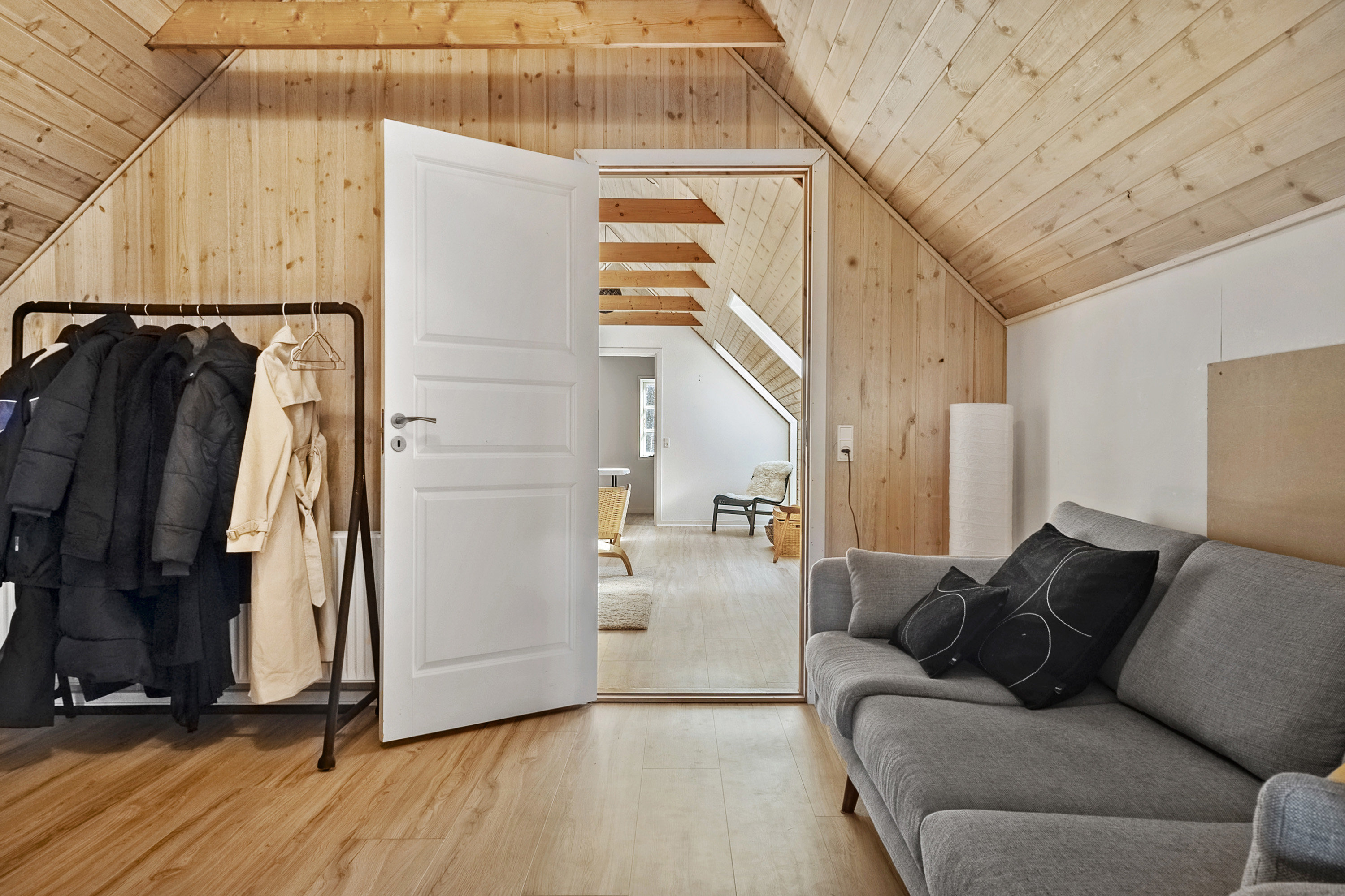 Fremhævet stue billede i fuldskærmstilstand. Billede af Korsbækdal 4, 7150 Barrit