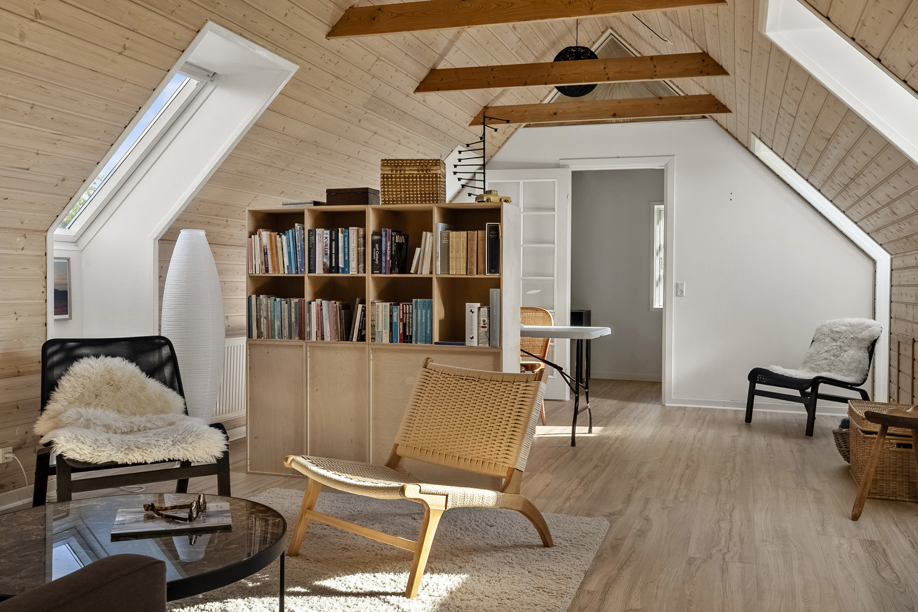 Fremhævet stue billede i fuldskærmstilstand. Billede af Korsbækdal 4, 7150 Barrit