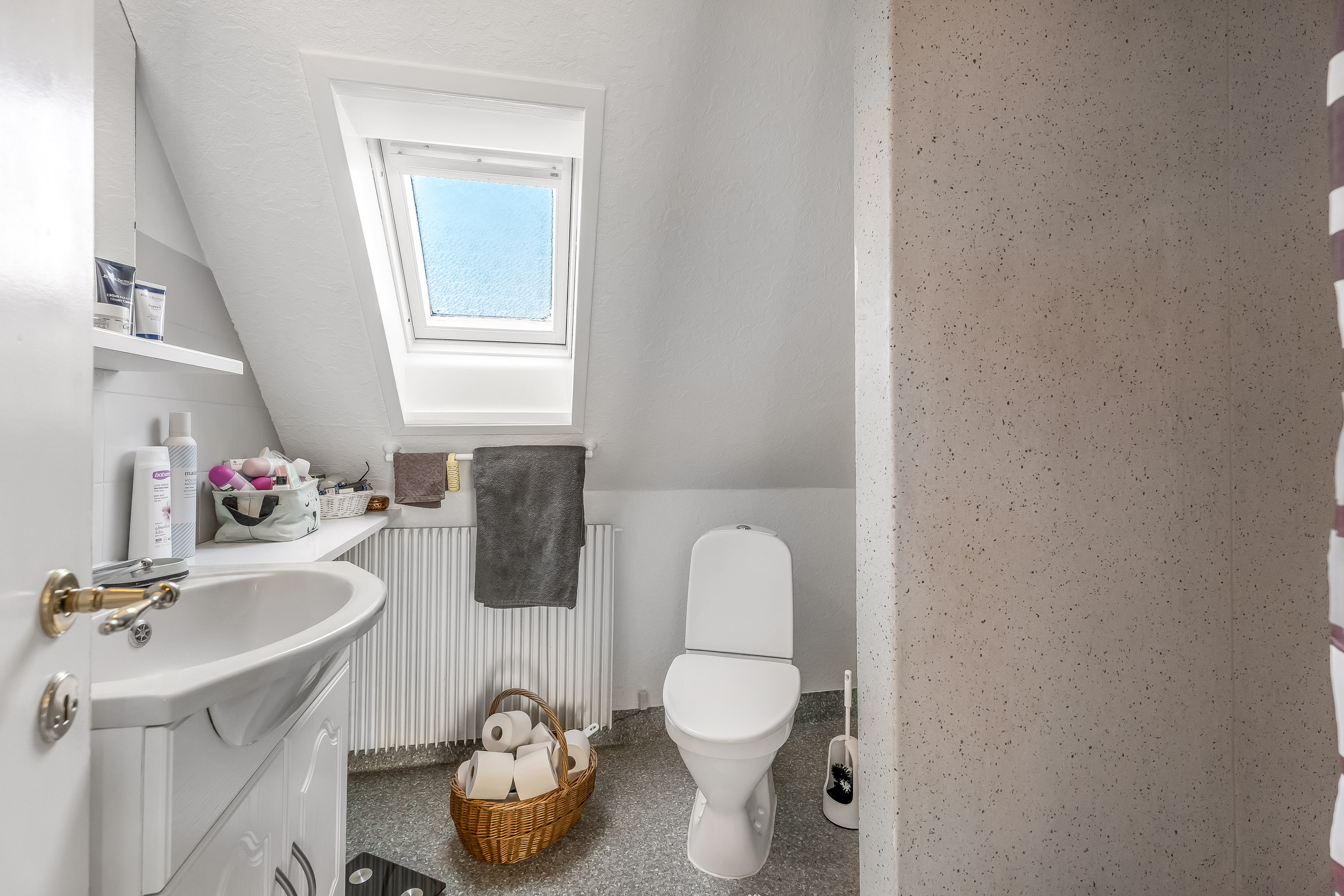 Fremhævet badeværelse billede i fuldskærmstilstand. Billede af Vestervej 45, 4960 Holeby