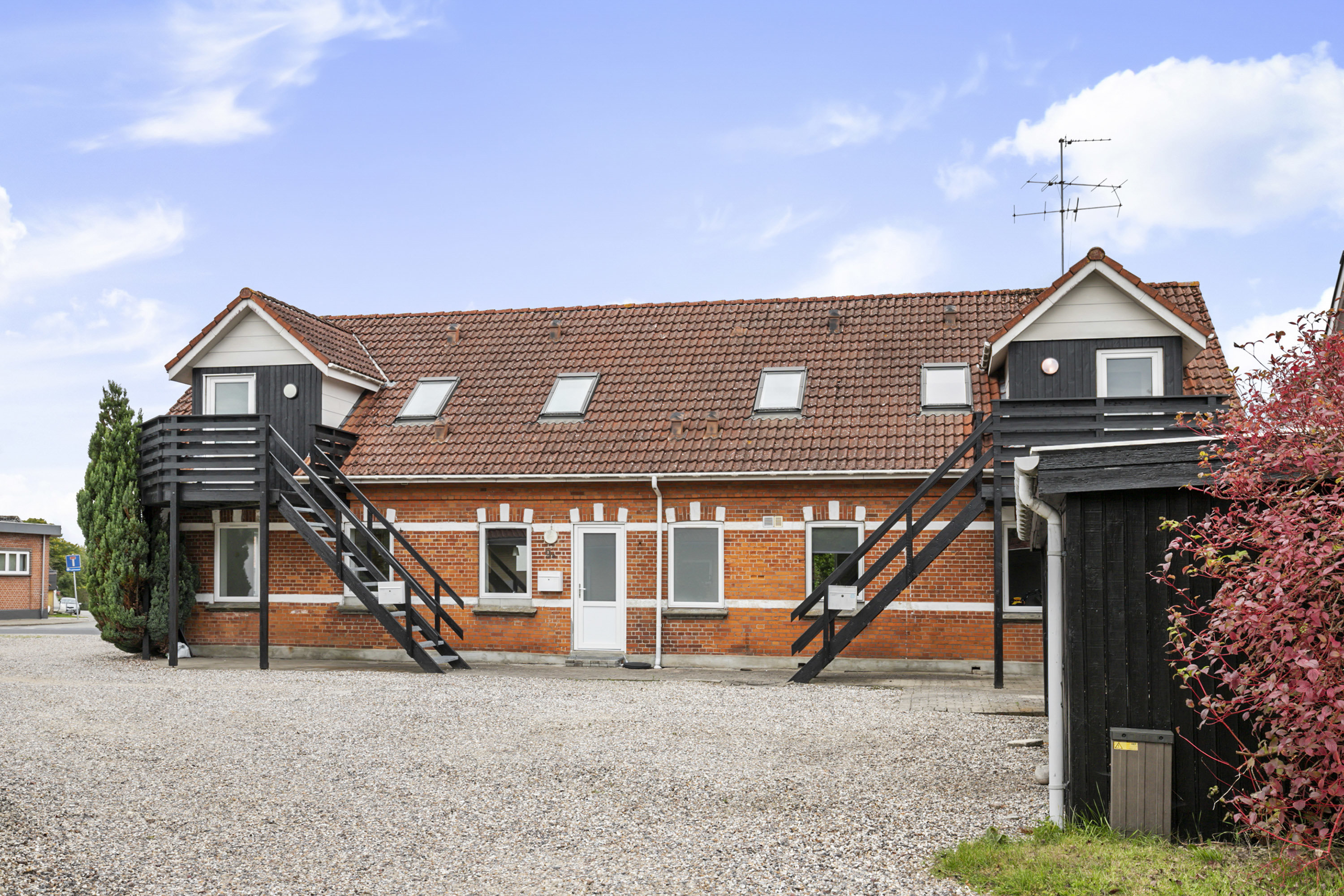 Miniaturebillede 1: facade. Billede af Vestbygade 9A-D, Haverslev, 9610 Nørager