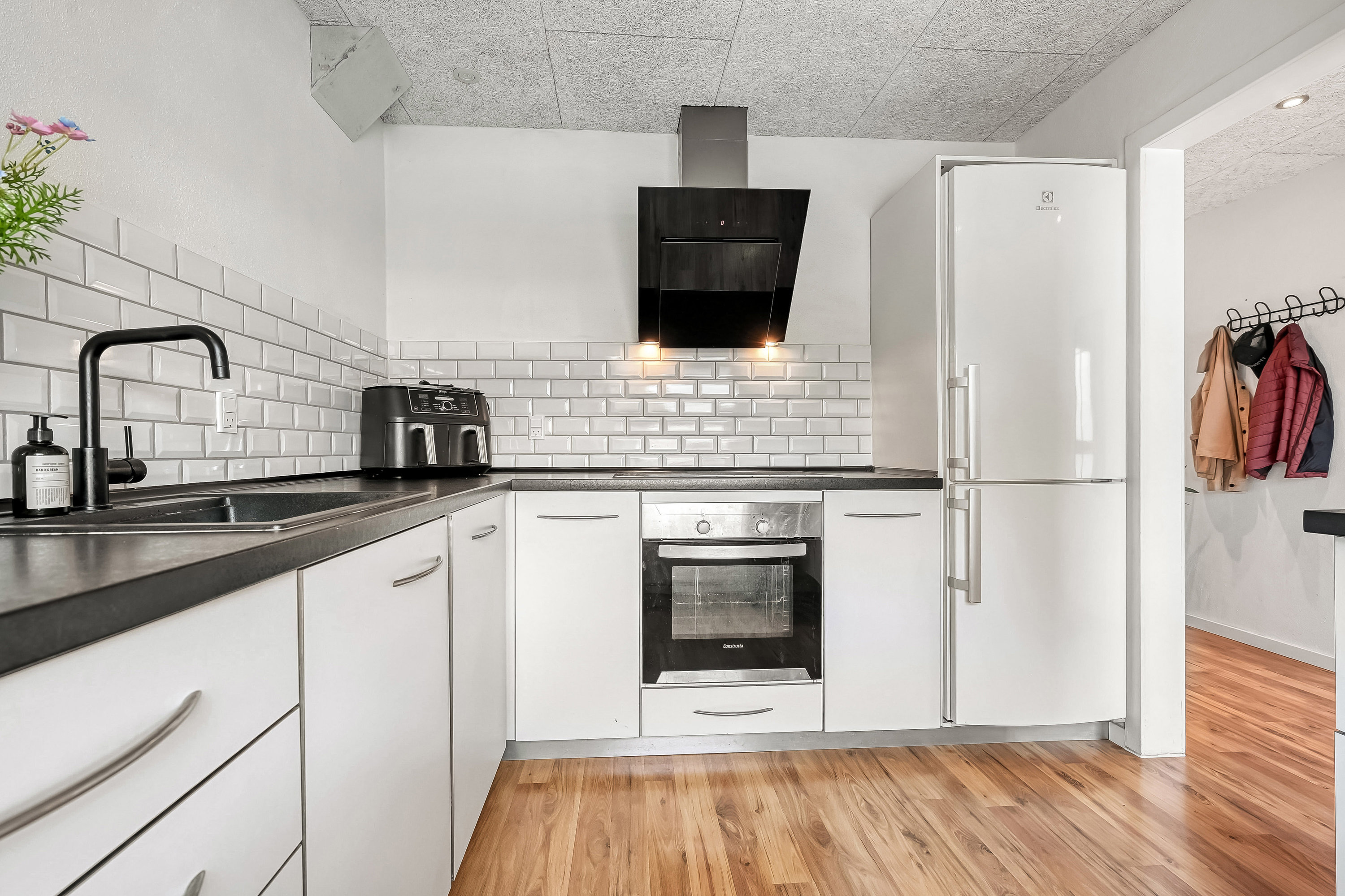 Fremhævet køkken billede i fuldskærmstilstand. Billede af Højlunds Alle 17, 6710 Esbjerg V