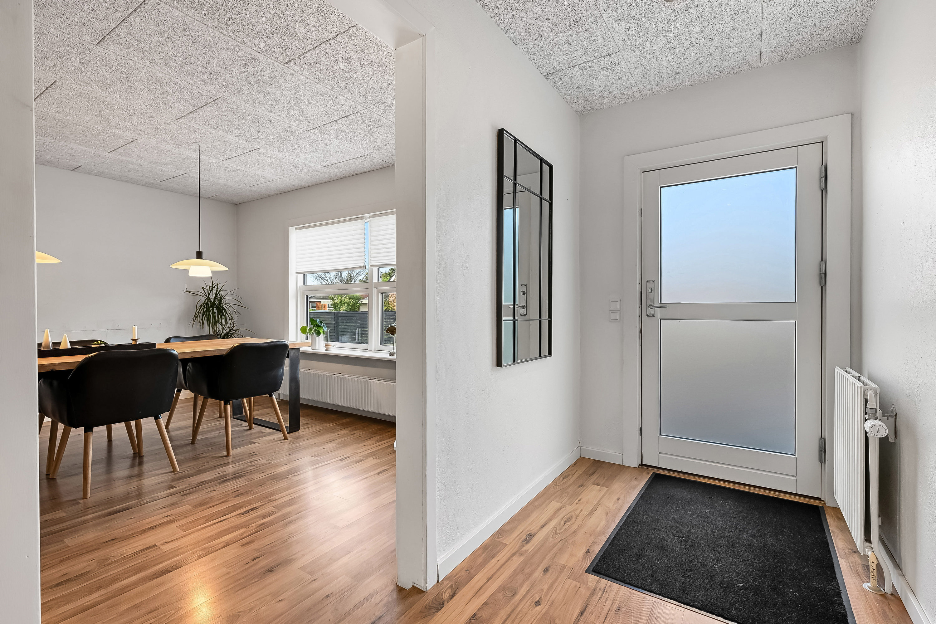 Fremhævet entré billede i fuldskærmstilstand. Billede af Højlunds Alle 17, 6710 Esbjerg V