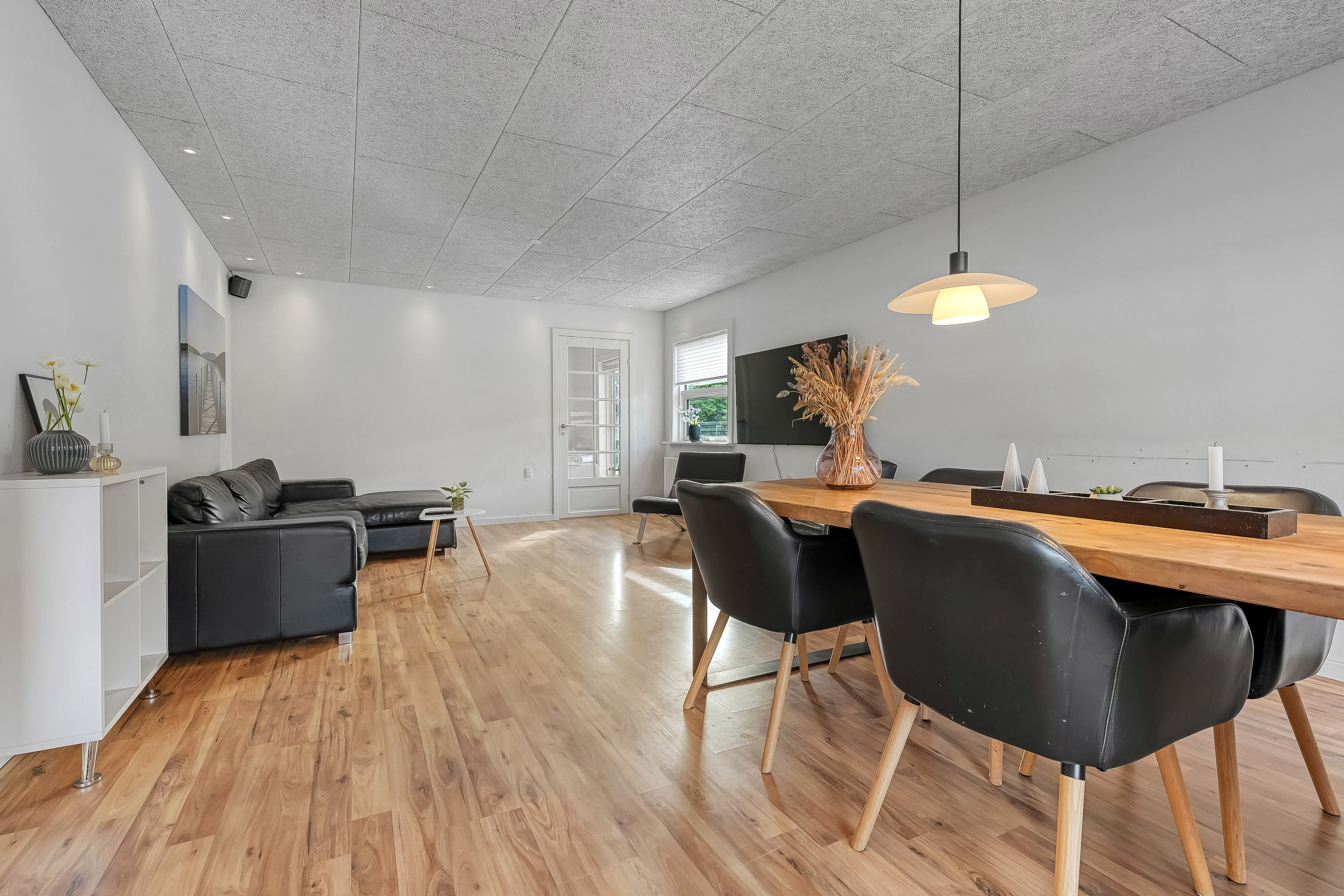 Fremhævet stue billede i fuldskærmstilstand. Billede af Højlunds Alle 17, 6710 Esbjerg V