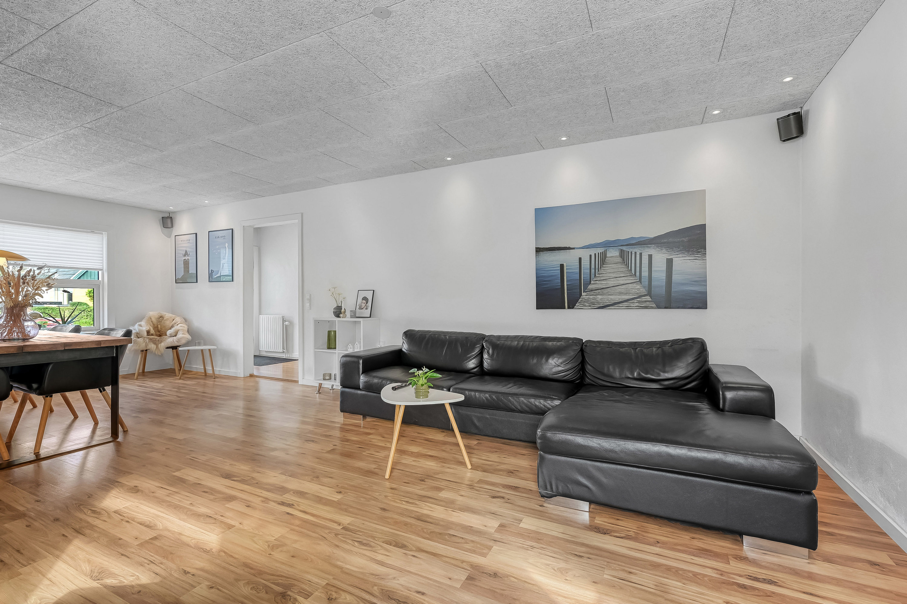 Fremhævet stue billede i fuldskærmstilstand. Billede af Højlunds Alle 17, 6710 Esbjerg V