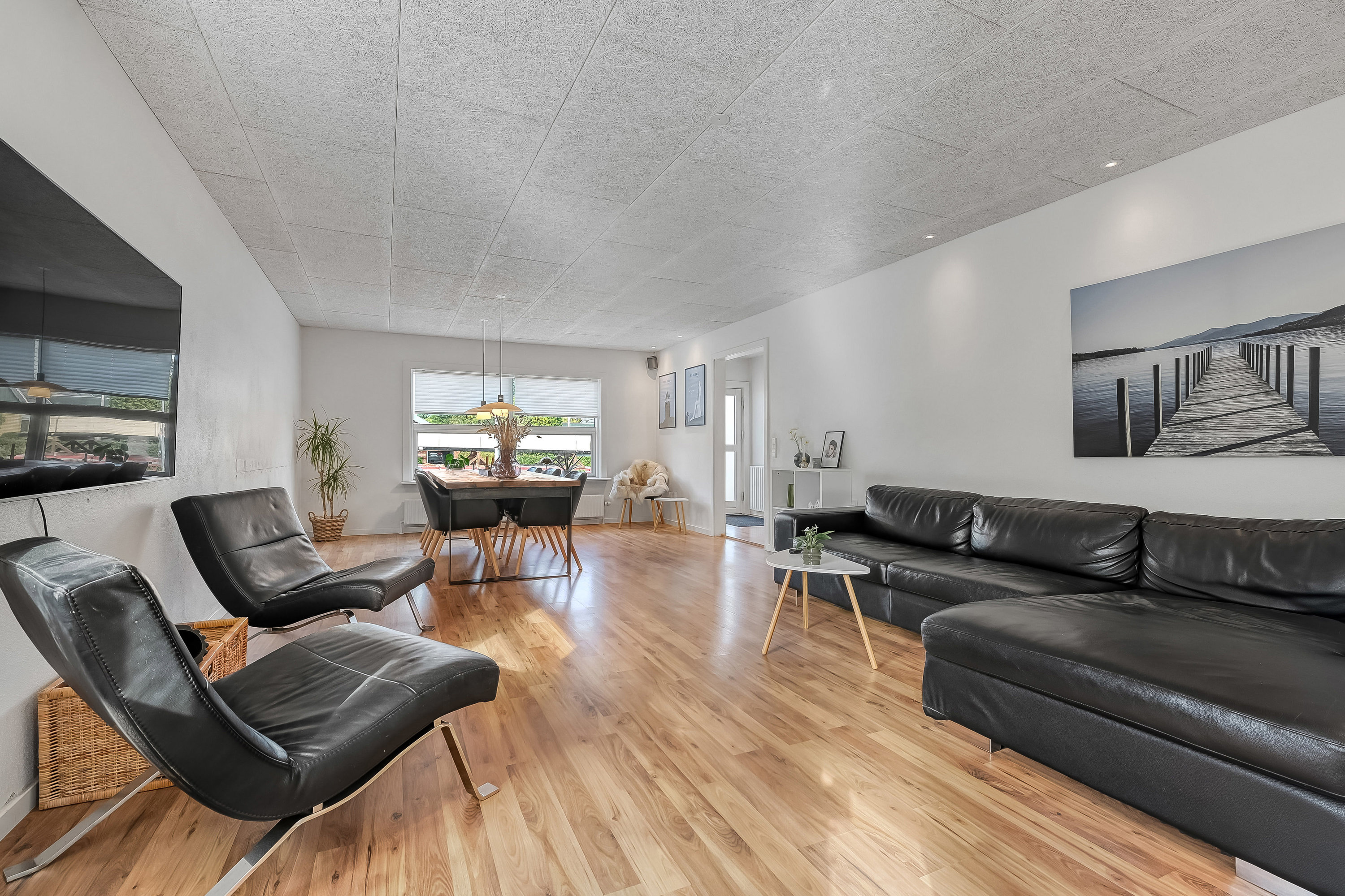 Fremhævet stue billede i fuldskærmstilstand. Billede af Højlunds Alle 17, 6710 Esbjerg V