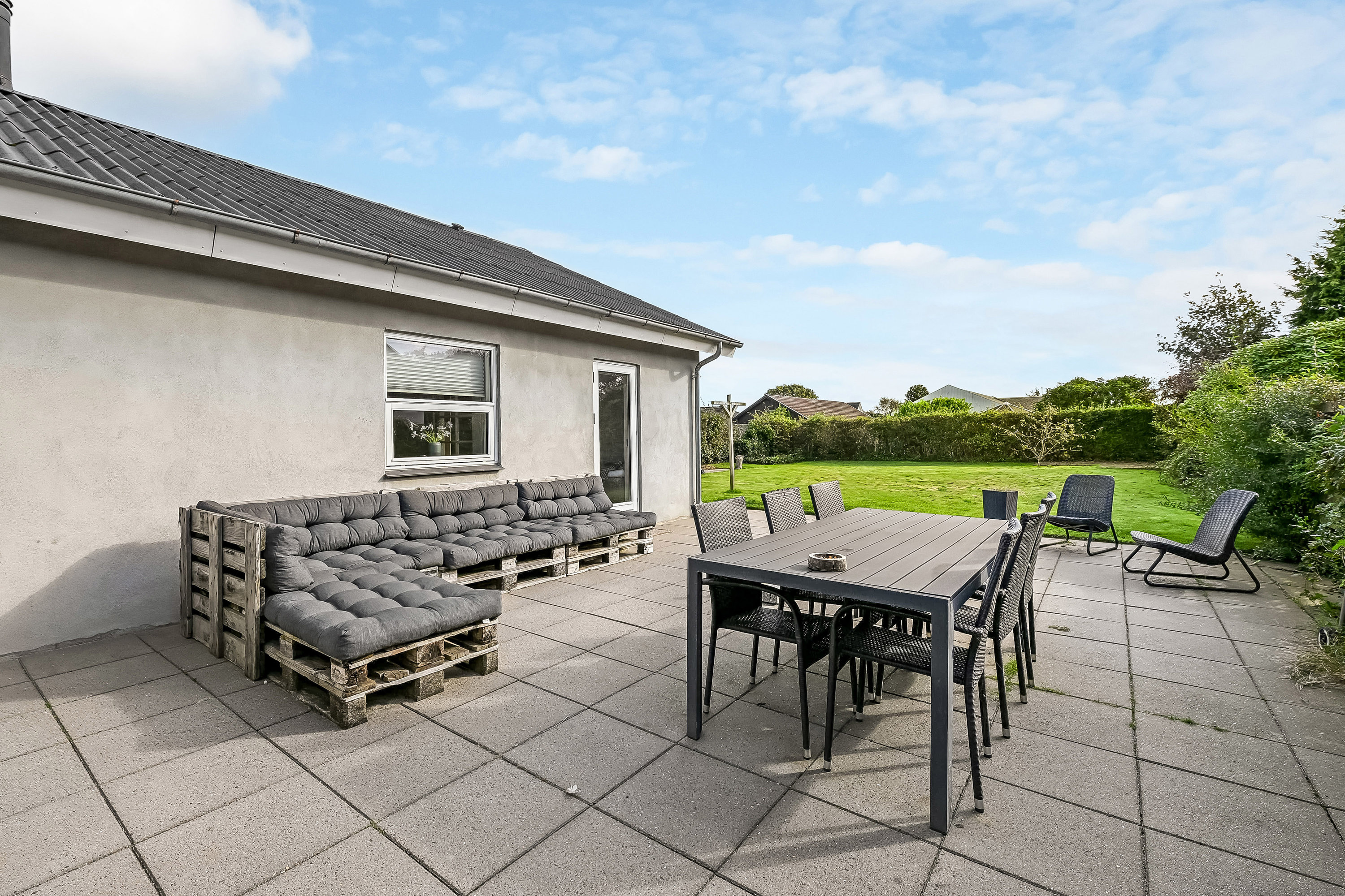 Fremhævet terrasse billede i fuldskærmstilstand. Billede af Højlunds Alle 17, 6710 Esbjerg V