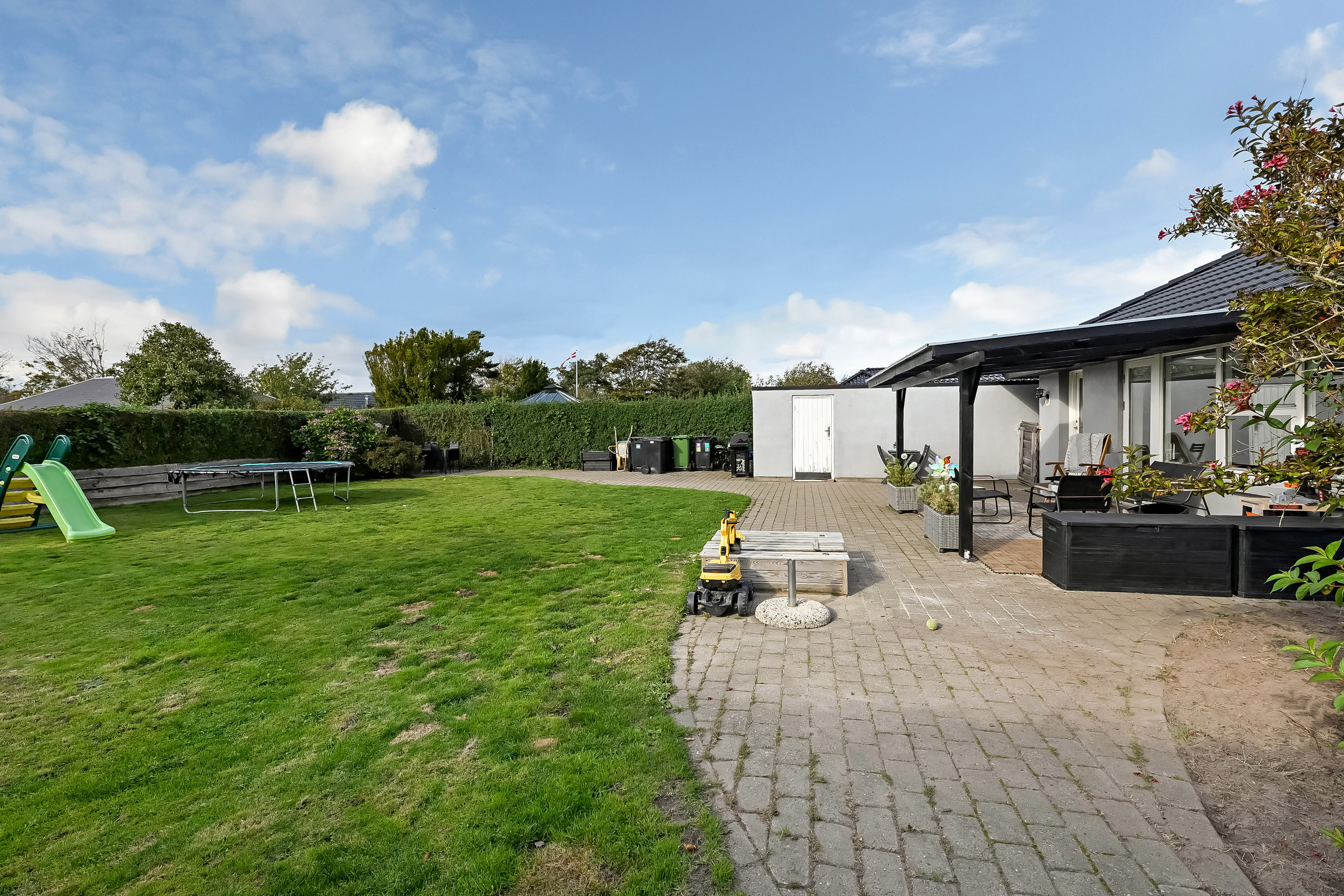 Fremhævet have billede i fuldskærmstilstand. Billede af Ryttervænget 12, Hjerting, 6710 Esbjerg V