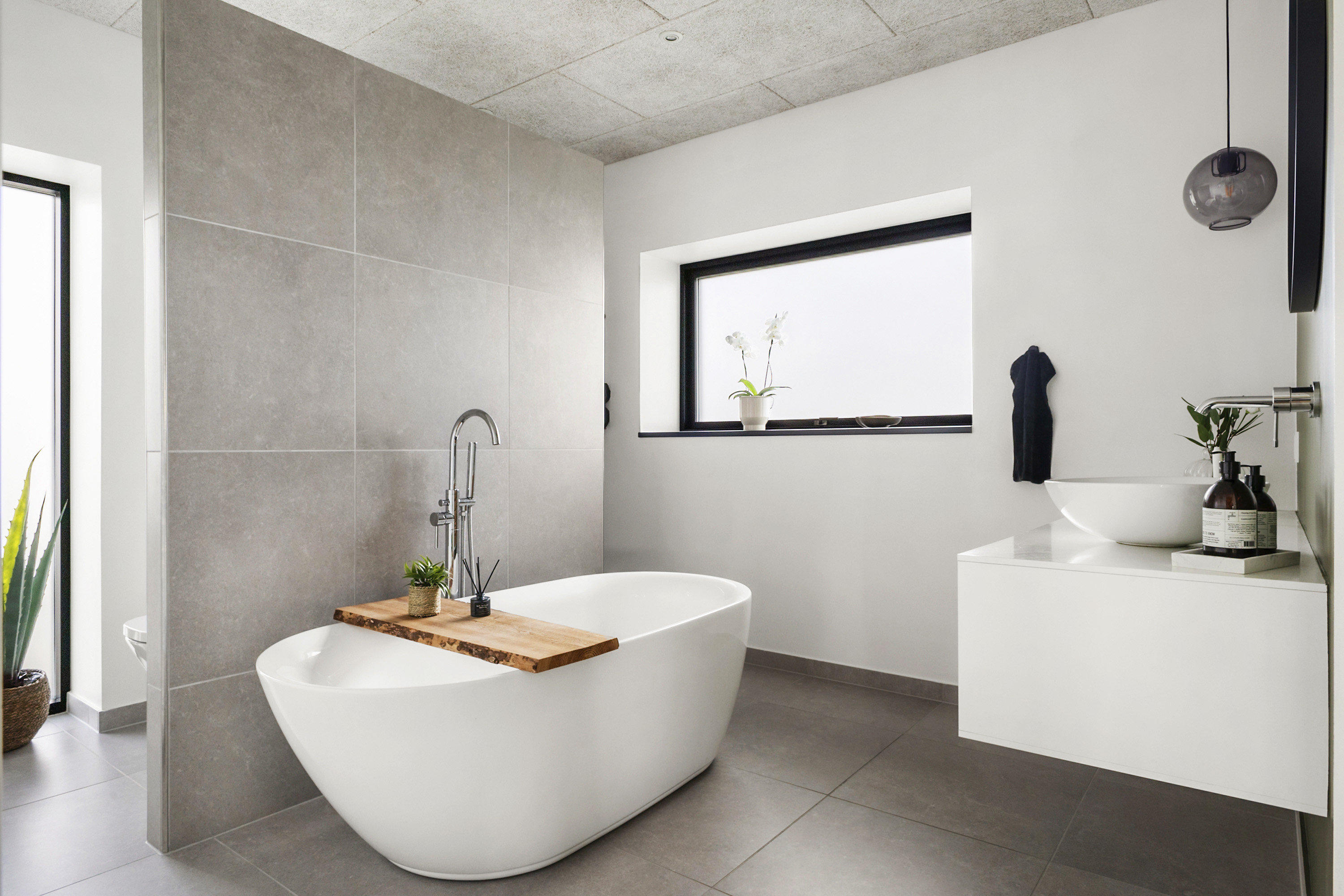 Fremhævet badeværelse billede i fuldskærmstilstand. Billede af Kongevænget 80, 6600 Vejen