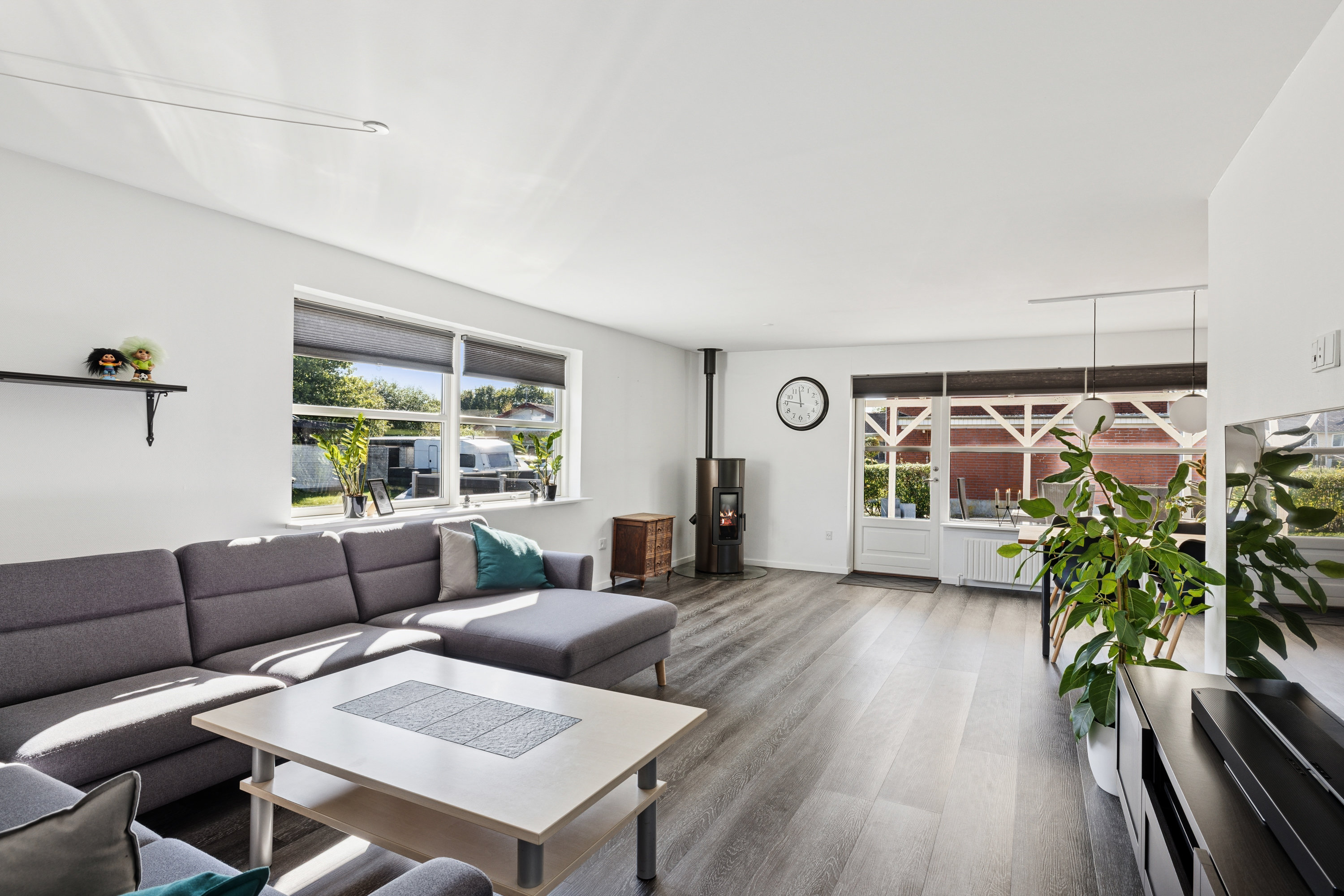 Fremhævet stue billede i fuldskærmstilstand. Billede af Nyvænget 4, Sparkær, 8800 Viborg