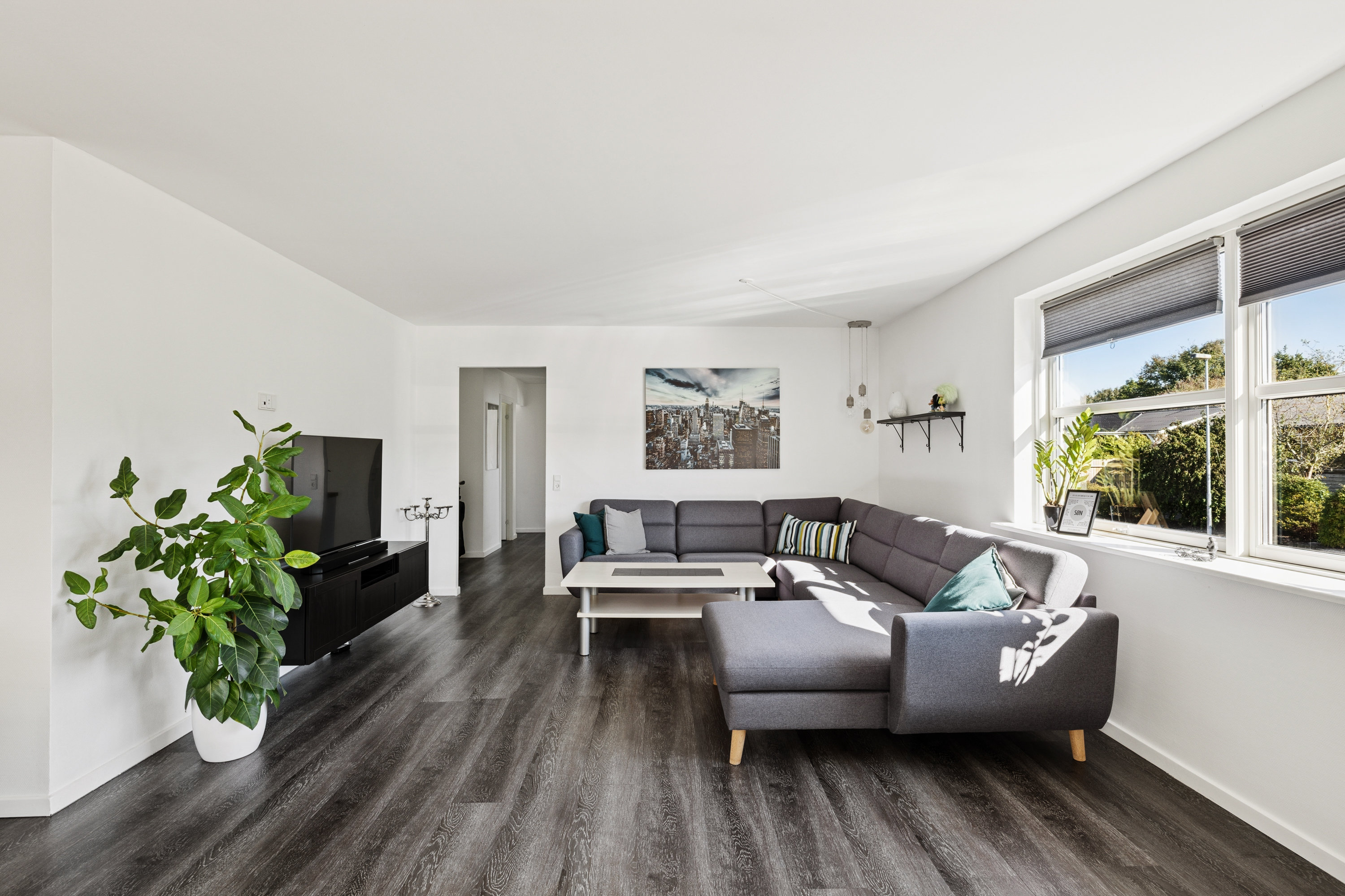 Fremhævet stue billede i fuldskærmstilstand. Billede af Nyvænget 4, Sparkær, 8800 Viborg