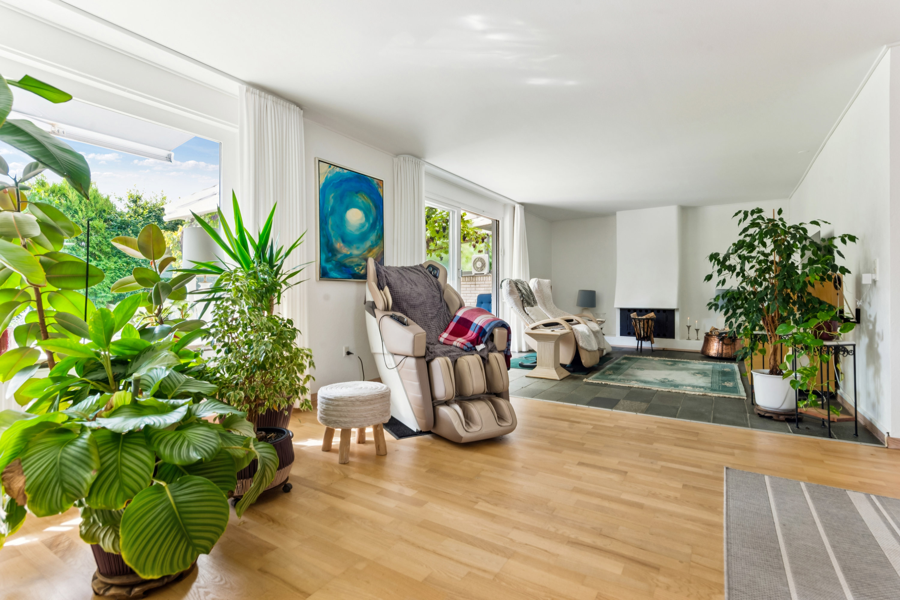 Fremhævet stue billede i fuldskærmstilstand. Billede af Solsikkemarken 4, 2680 Solrød Strand