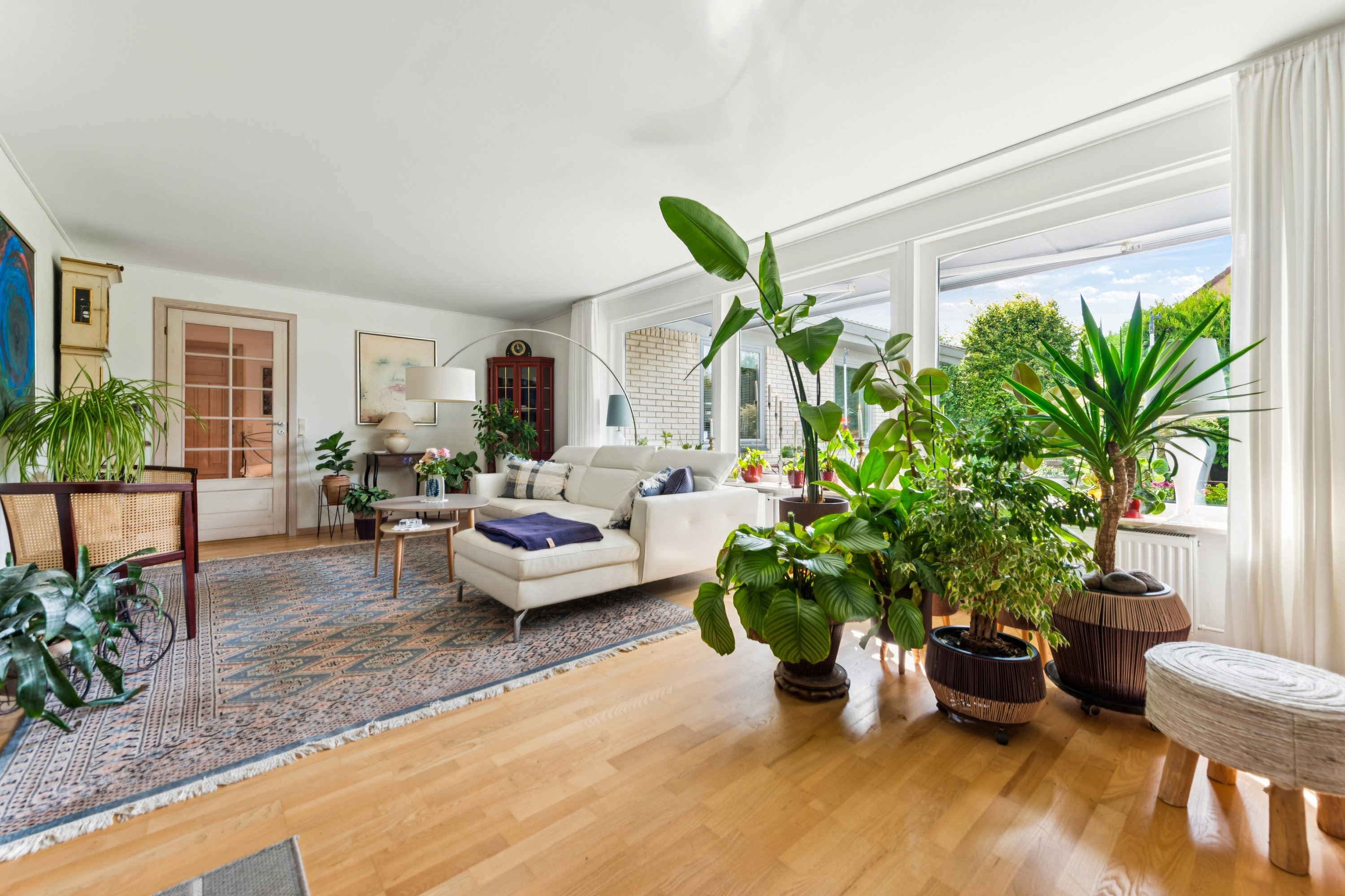 Fremhævet stue billede i fuldskærmstilstand. Billede af Solsikkemarken 4, 2680 Solrød Strand