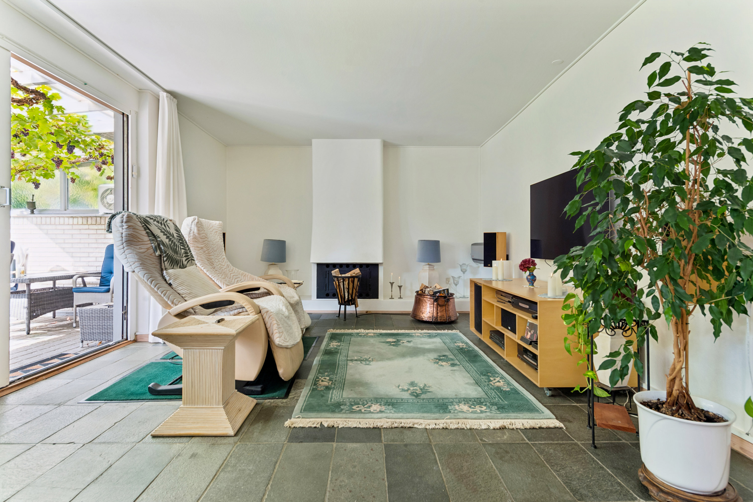 Fremhævet pejsestue billede i fuldskærmstilstand. Billede af Solsikkemarken 4, 2680 Solrød Strand