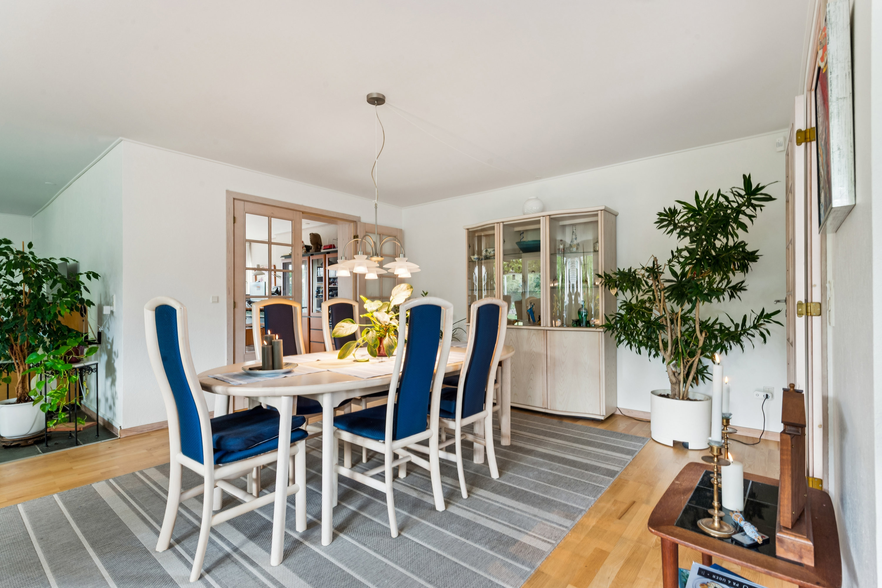 Fremhævet spisestue billede i fuldskærmstilstand. Billede af Solsikkemarken 4, 2680 Solrød Strand