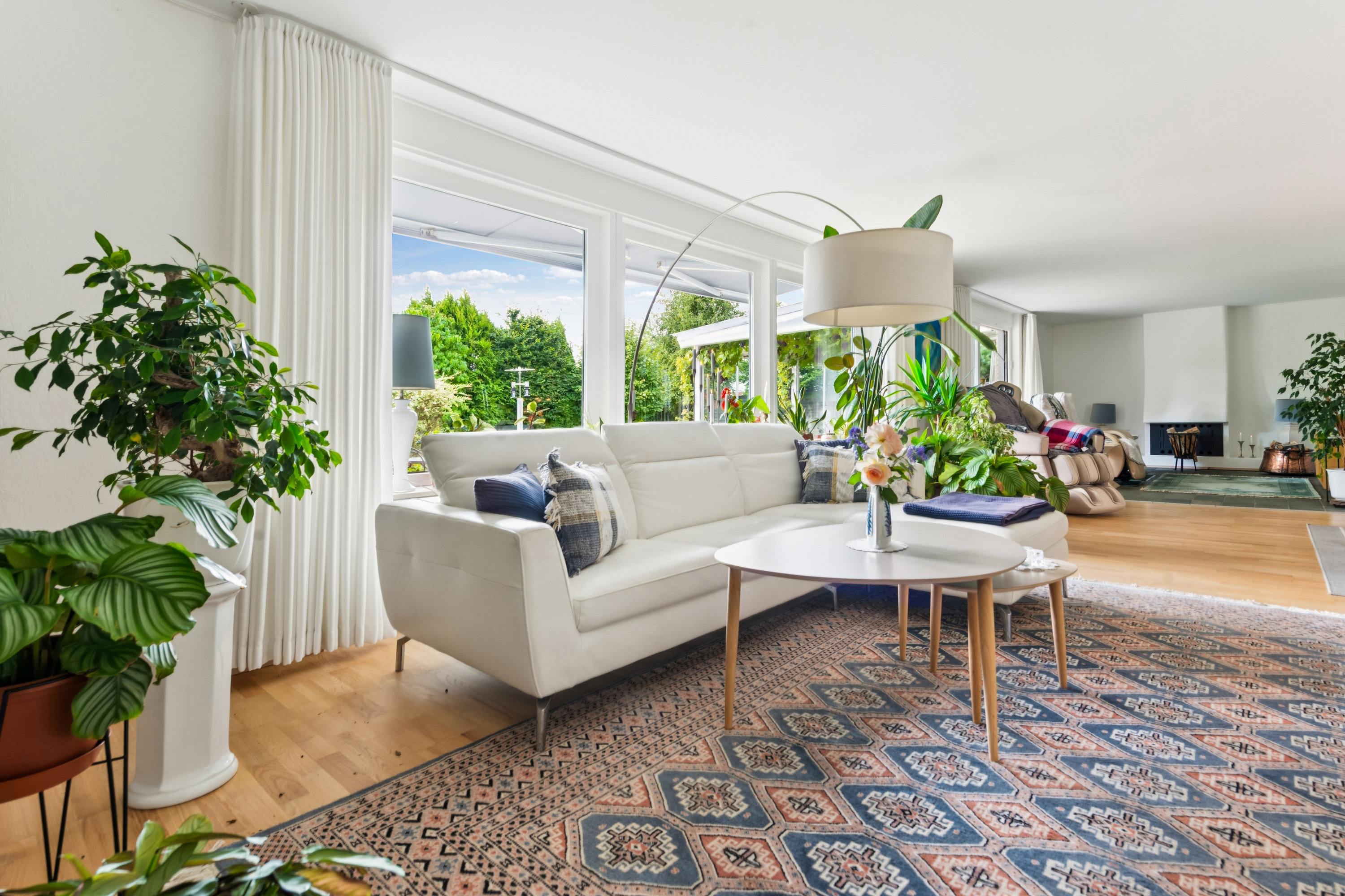 Fremhævet stue billede i fuldskærmstilstand. Billede af Solsikkemarken 4, 2680 Solrød Strand