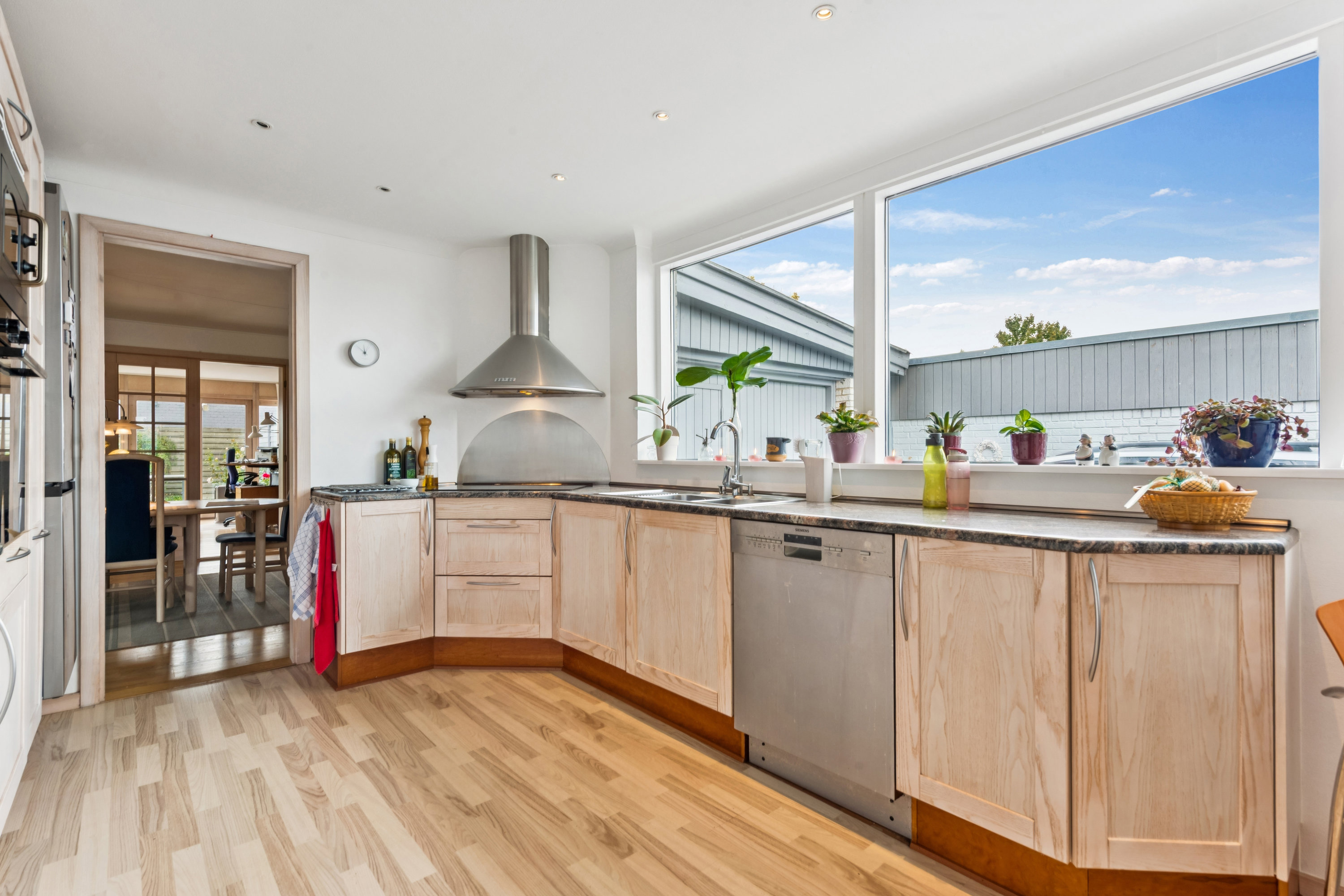 Miniaturebillede 2: køkken. Billede af Solsikkemarken 4, 2680 Solrød Strand