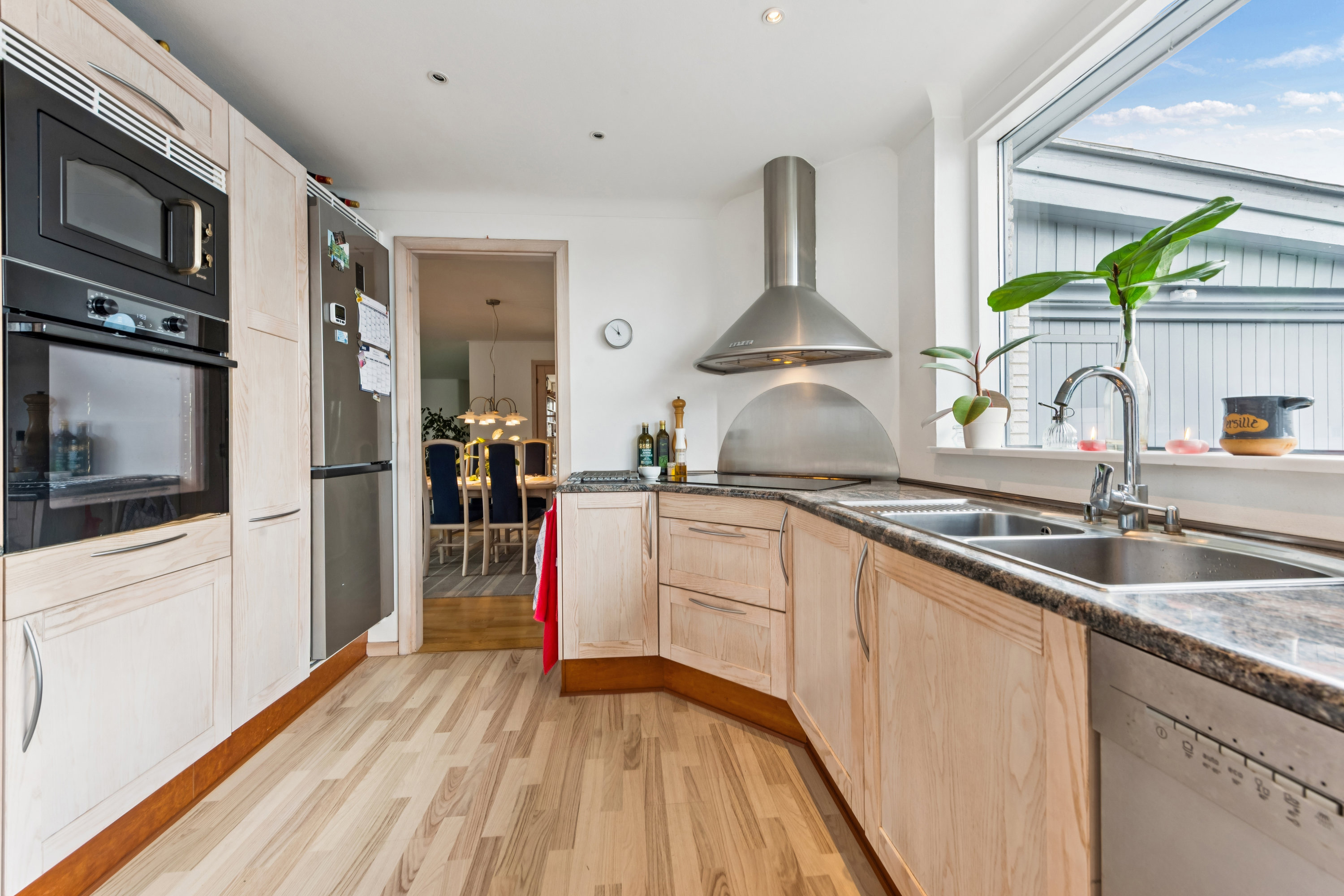 Fremhævet køkken billede i fuldskærmstilstand. Billede af Solsikkemarken 4, 2680 Solrød Strand