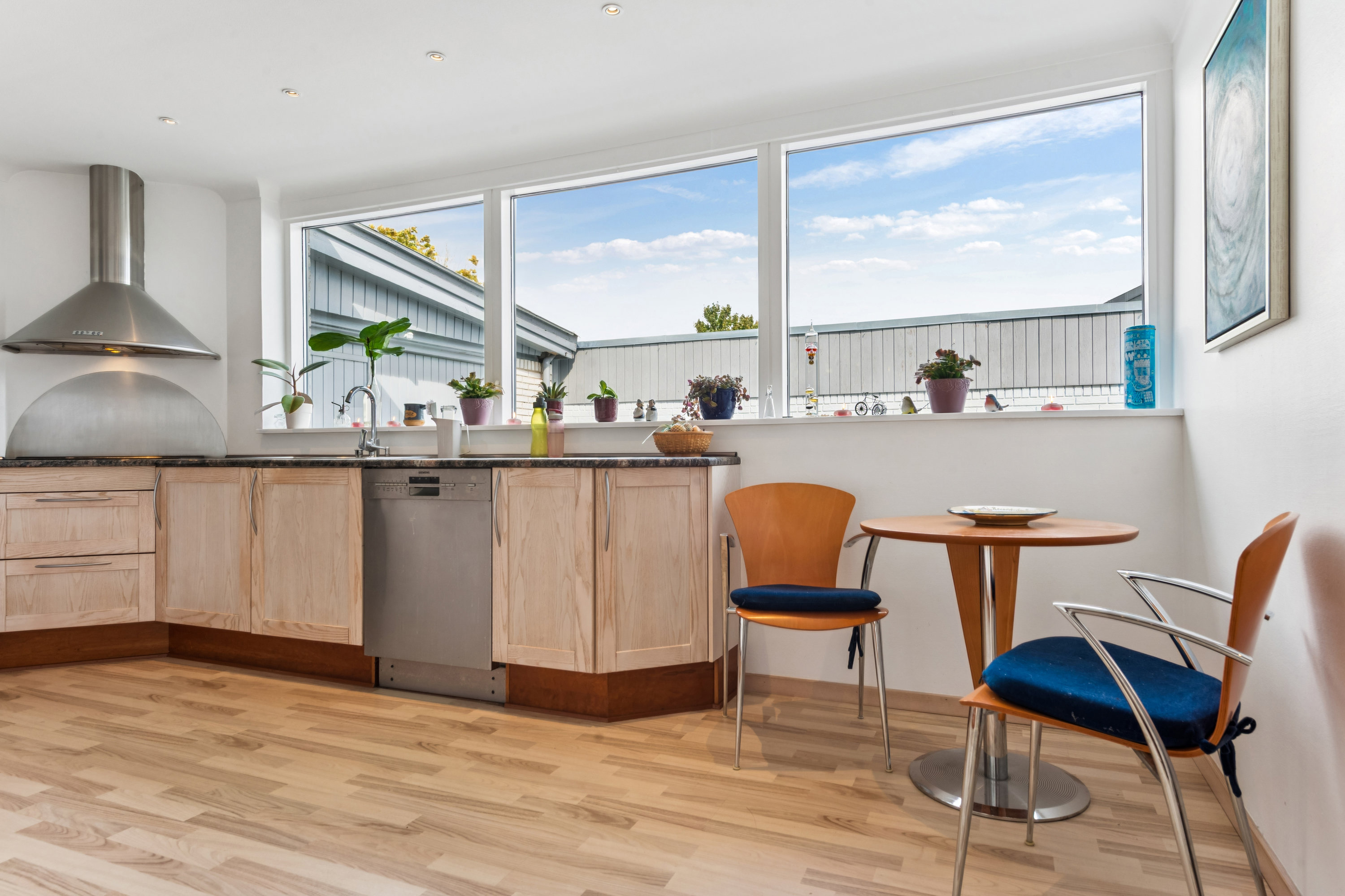 Fremhævet køkken billede i fuldskærmstilstand. Billede af Solsikkemarken 4, 2680 Solrød Strand