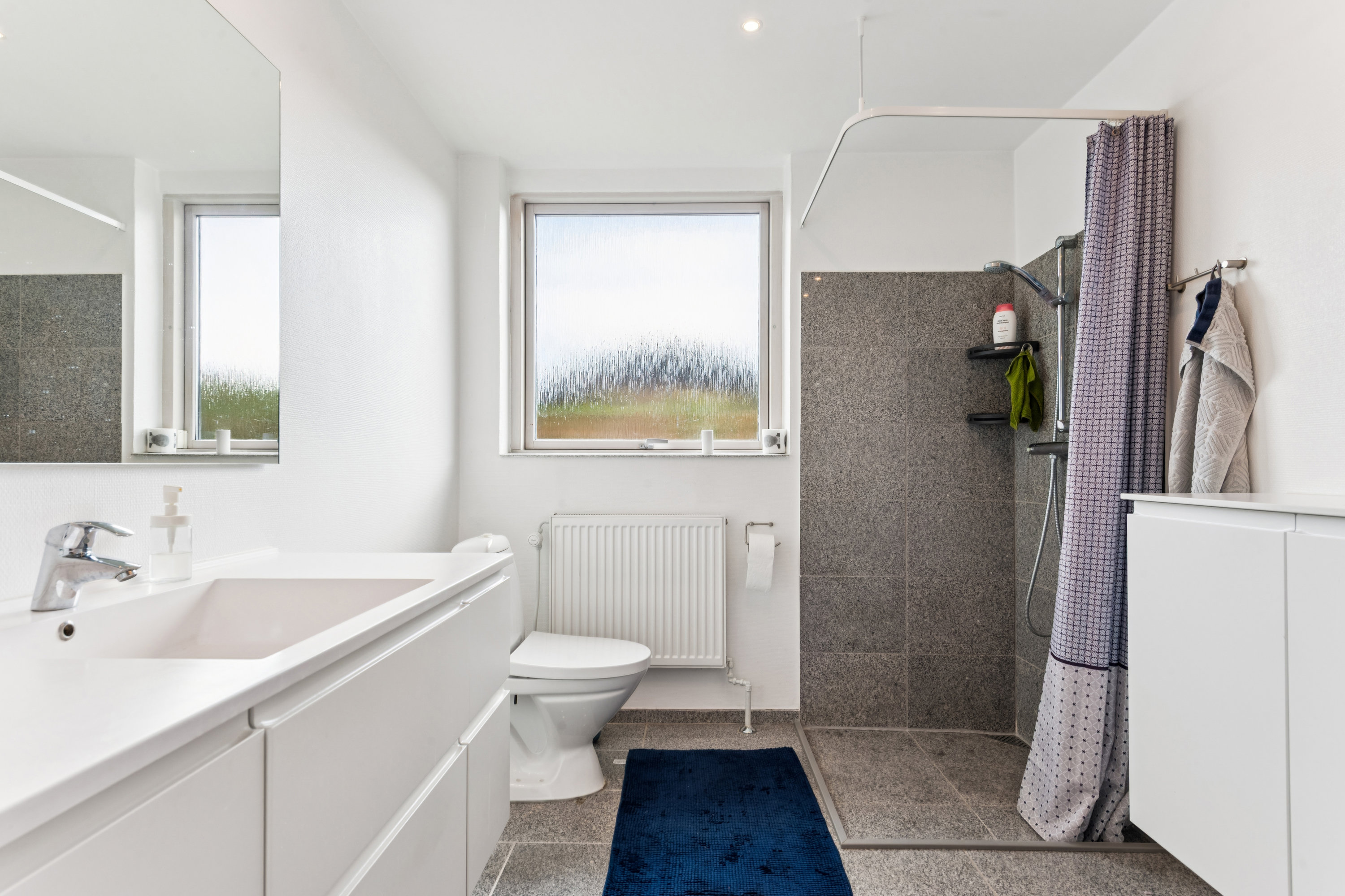 Fremhævet badeværelse billede i fuldskærmstilstand. Billede af Solsikkemarken 4, 2680 Solrød Strand