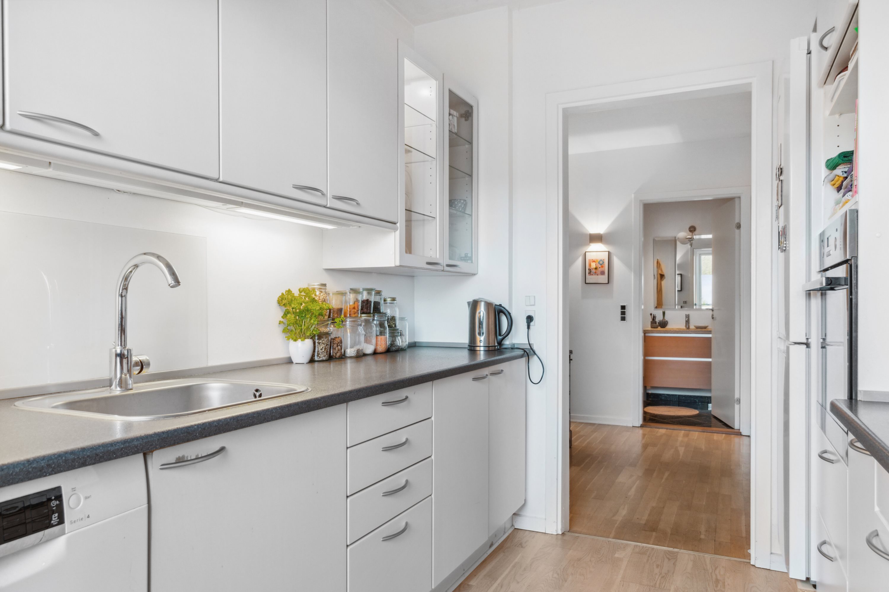 Fremhævet køkken billede i fuldskærmstilstand. Billede af Nagelsvej 18, st.. 1., Skåde, 8270 Højbjerg