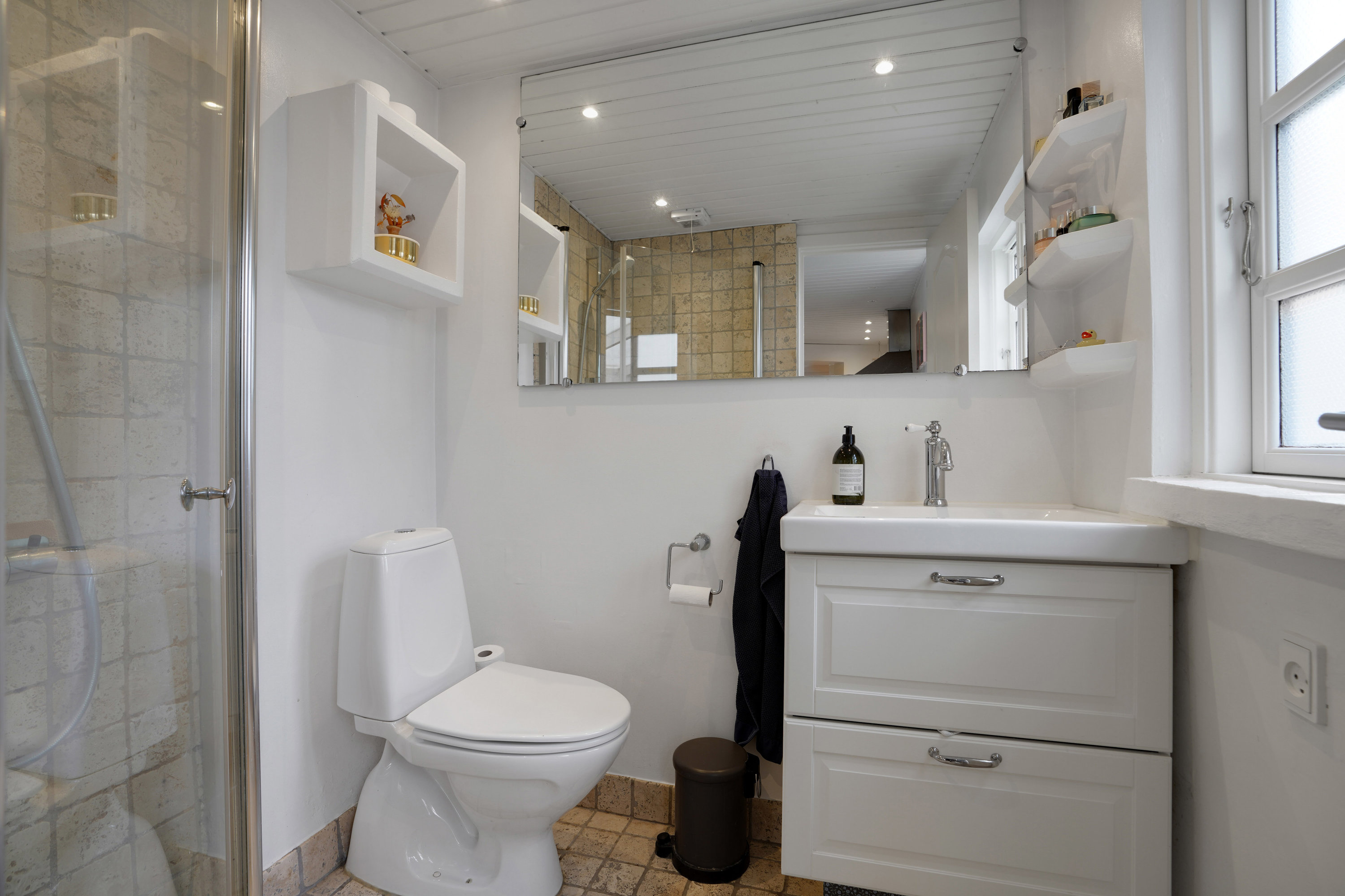 Fremhævet badeværelse billede i fuldskærmstilstand. Billede af Kirkegårds Allé 7, 5000 Odense C