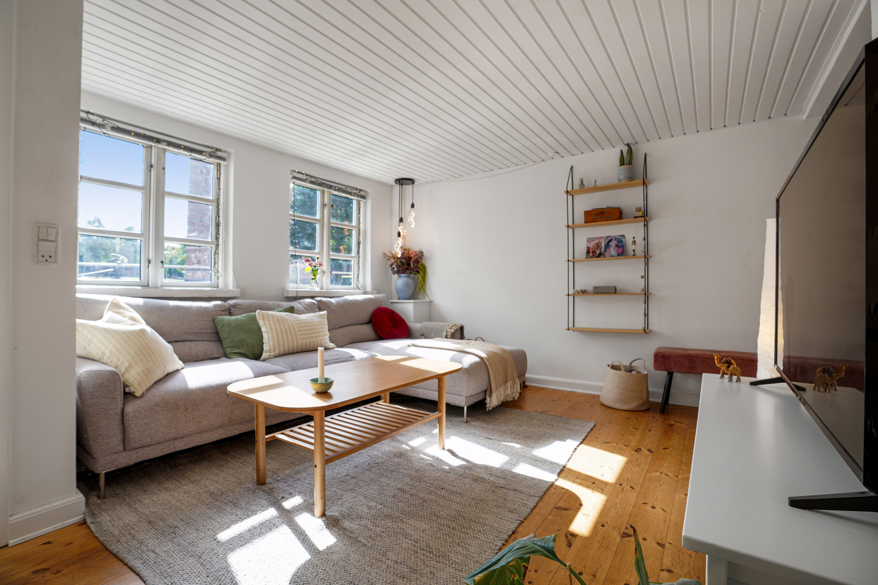 Fremhævet stue billede i fuldskærmstilstand. Billede af Kirkegårds Allé 7, 5000 Odense C