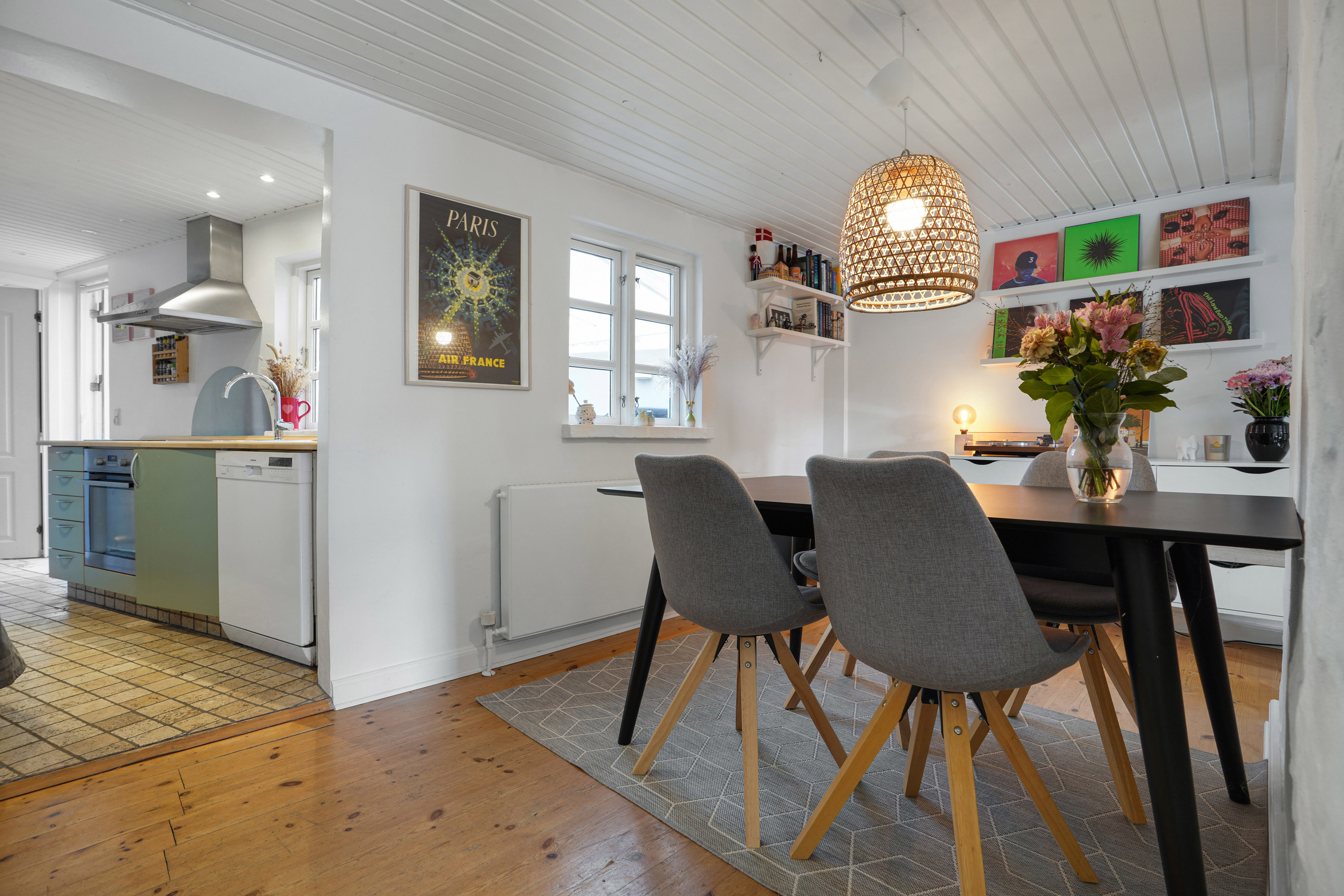 Fremhævet stue billede i fuldskærmstilstand. Billede af Kirkegårds Allé 7, 5000 Odense C