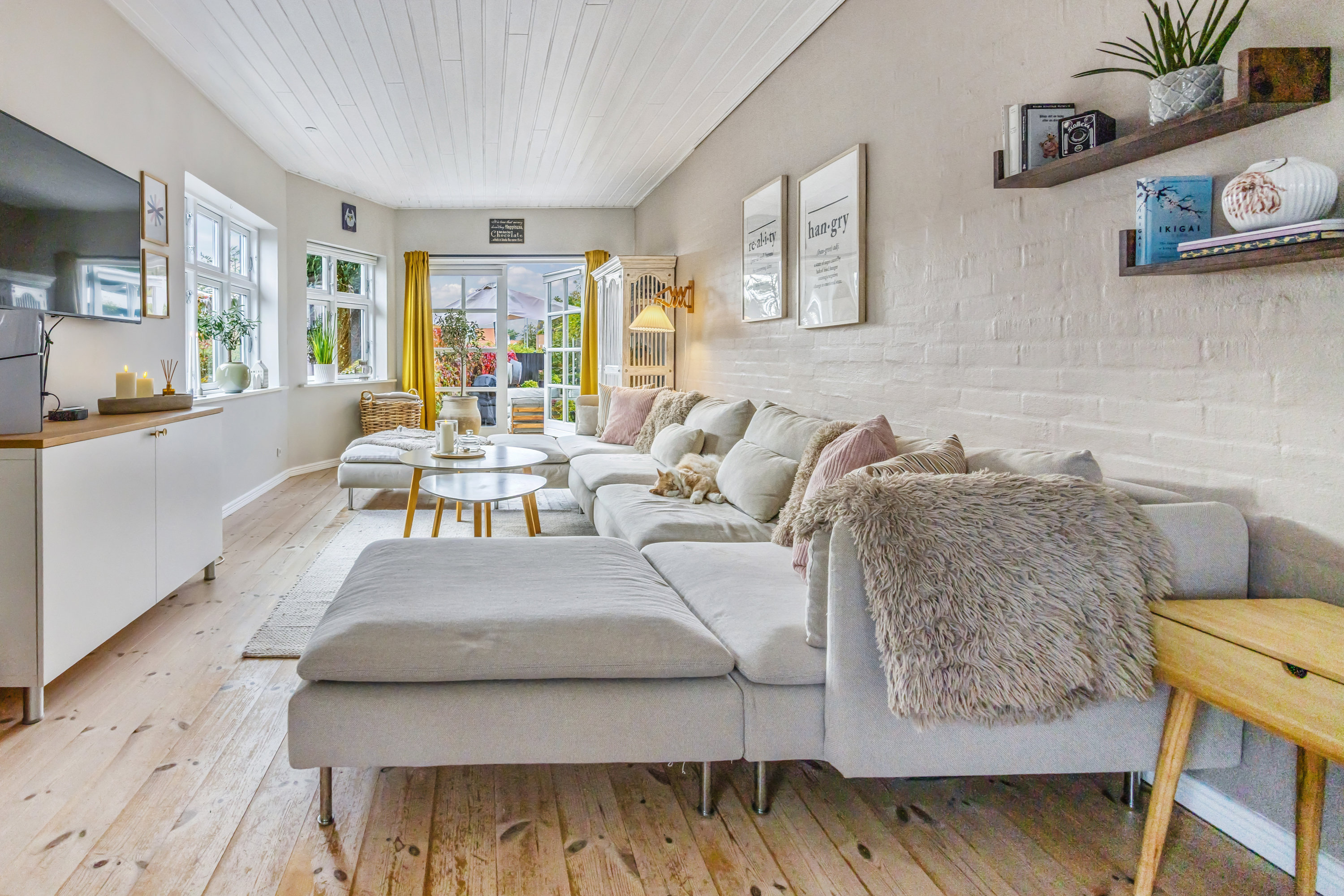 Fremhævet stue billede i fuldskærmstilstand. Billede af Østerled 2, 9370 Hals