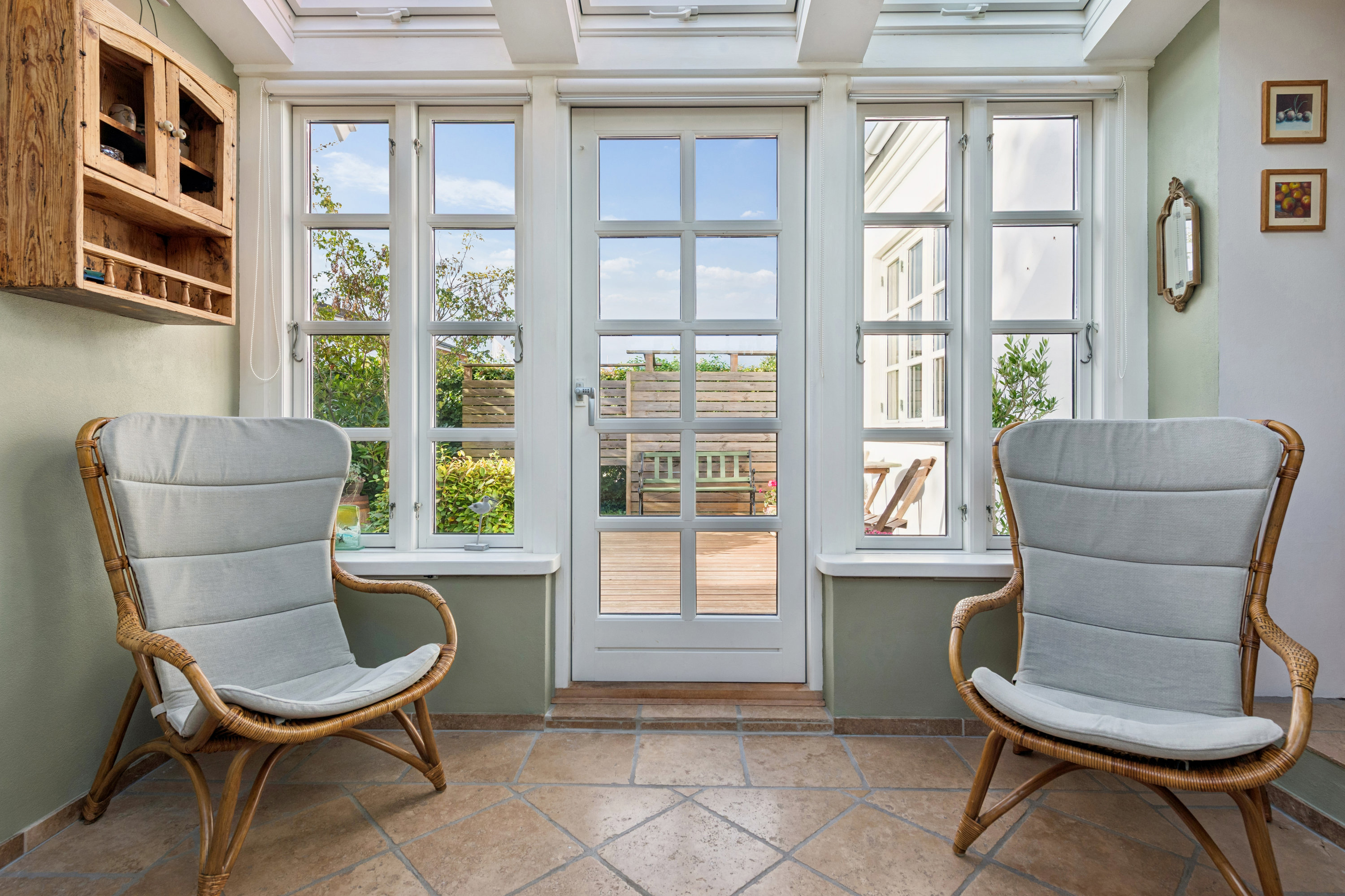 Fremhævet stue billede i fuldskærmstilstand. Billede af Poppelsvinget 4, 2670 Greve