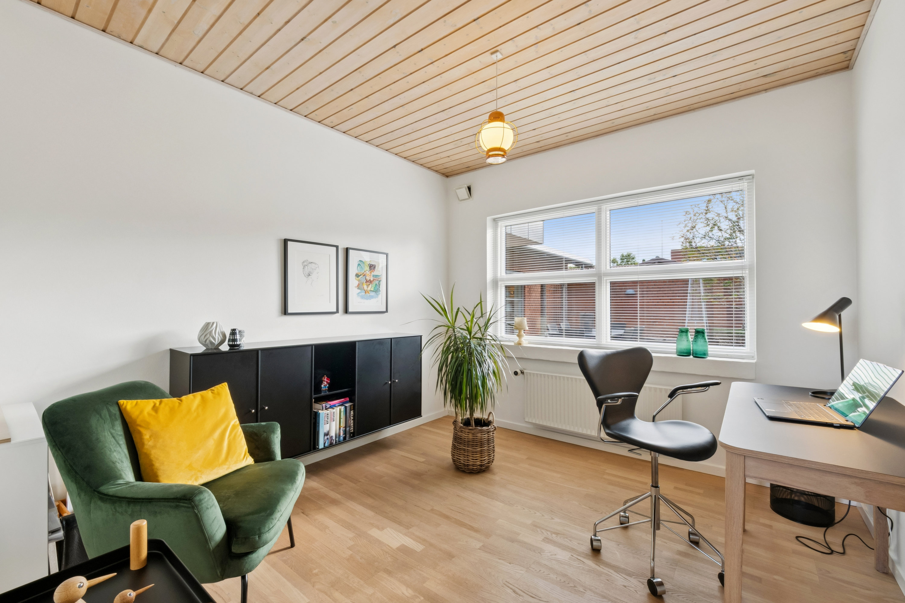 Fremhævet stue billede i fuldskærmstilstand. Billede af Grønningen 2, 7800 Skive