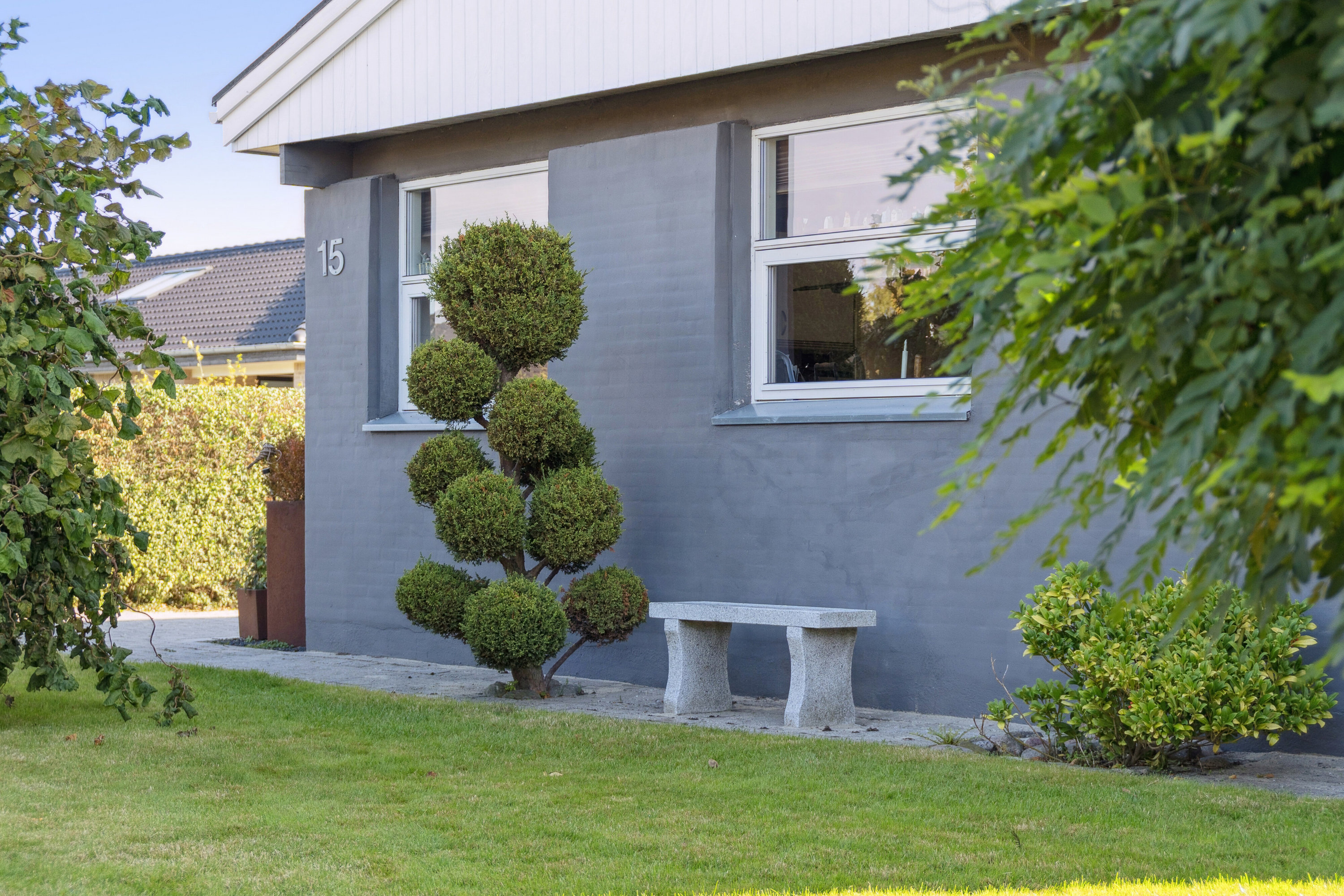 Fremhævet set fra haven billede i fuldskærmstilstand. Billede af Vedbendvej 15, 5550 Langeskov