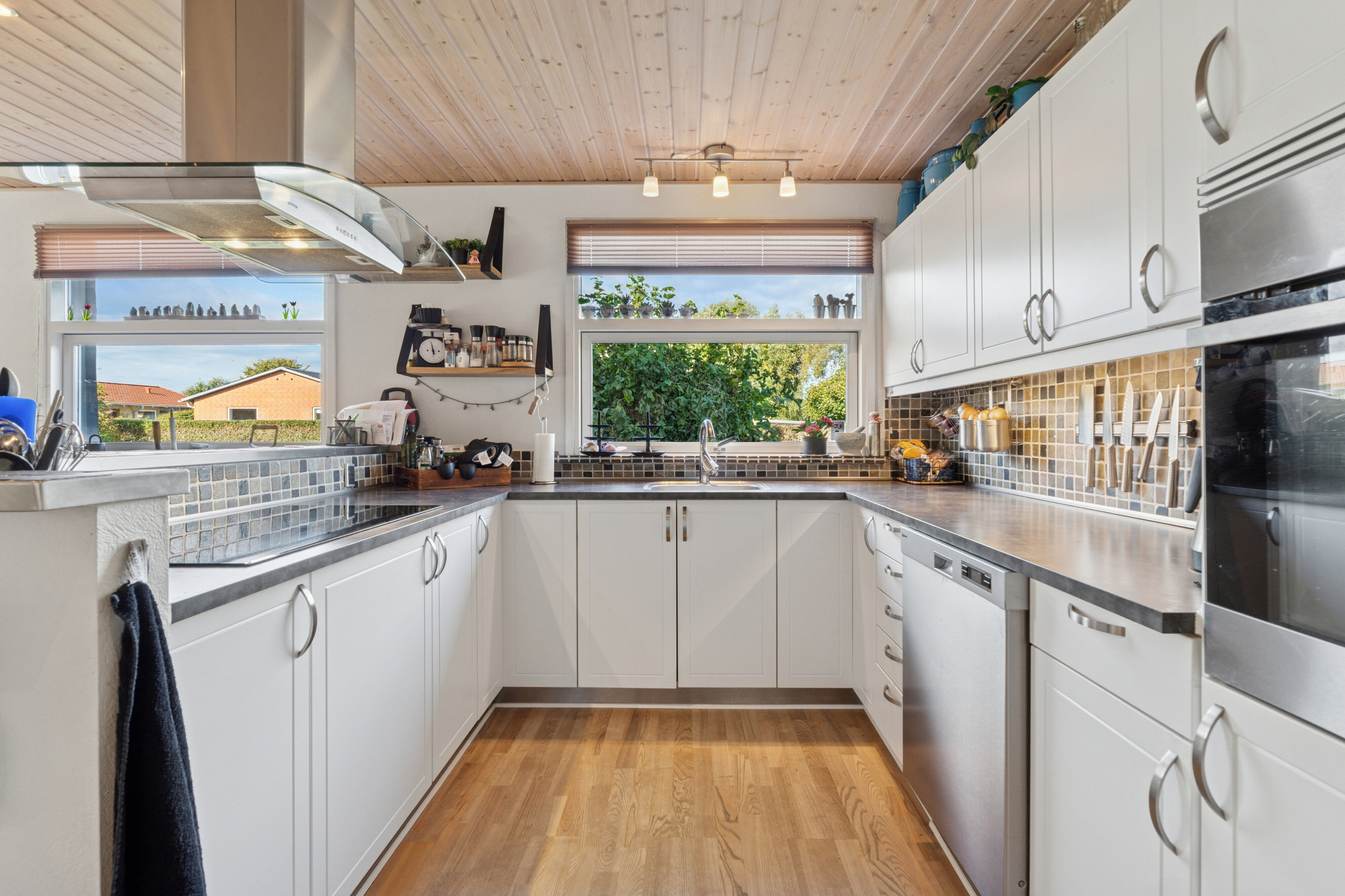 Fremhævet køkken billede i fuldskærmstilstand. Billede af Vedbendvej 15, 5550 Langeskov