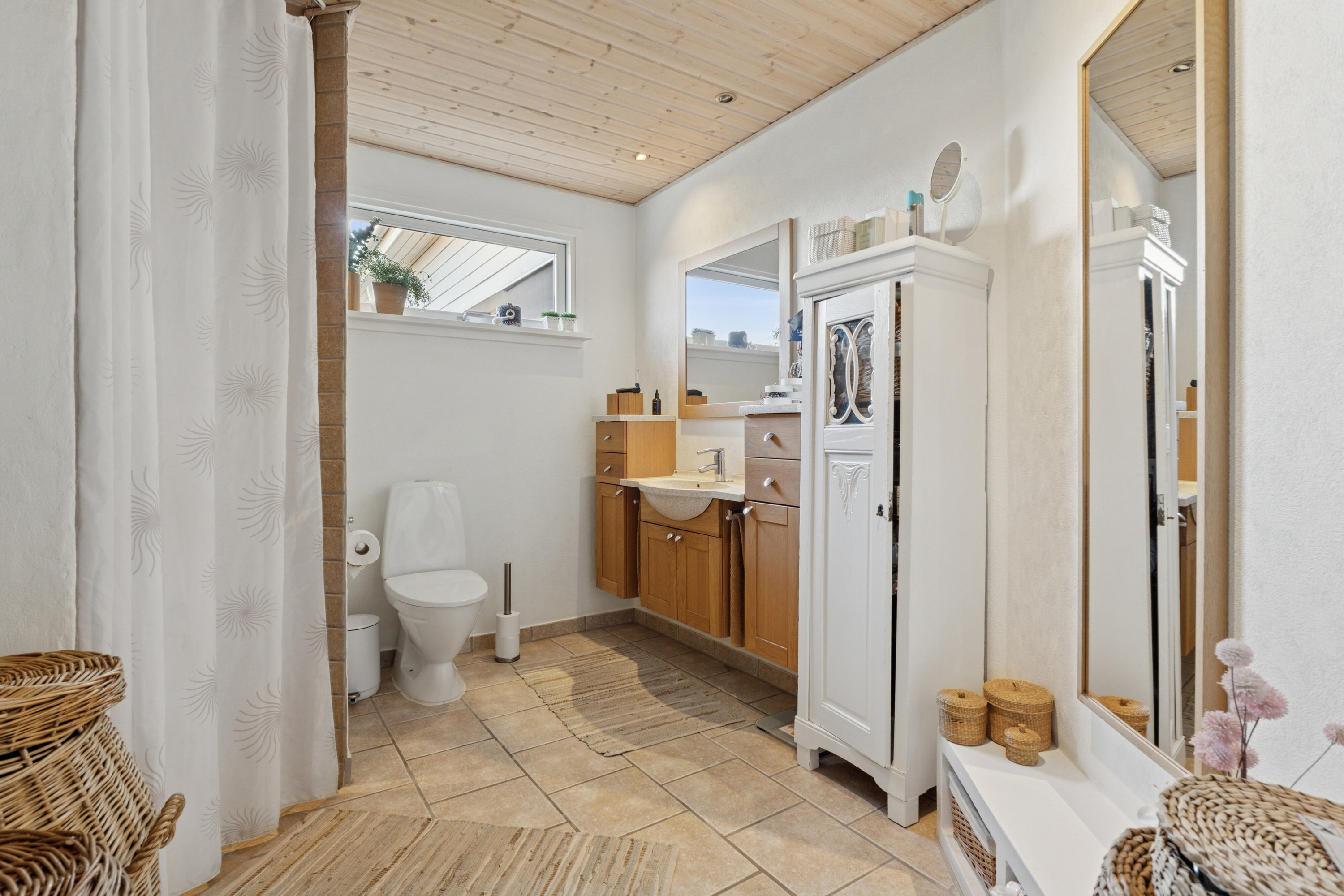 Fremhævet badeværelse billede i fuldskærmstilstand. Billede af Vedbendvej 15, 5550 Langeskov