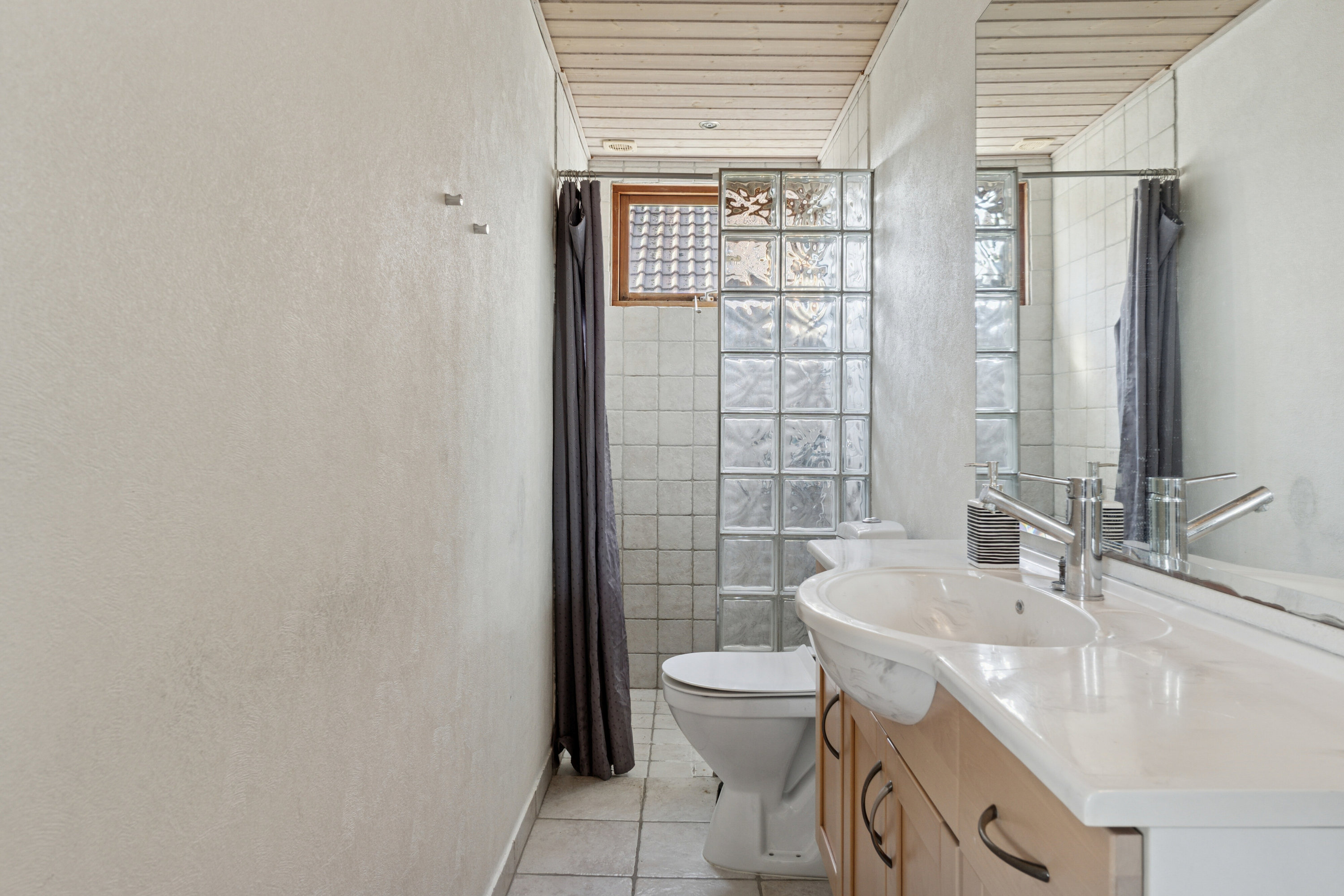 Fremhævet badeværelse billede i fuldskærmstilstand. Billede af Vedbendvej 15, 5550 Langeskov