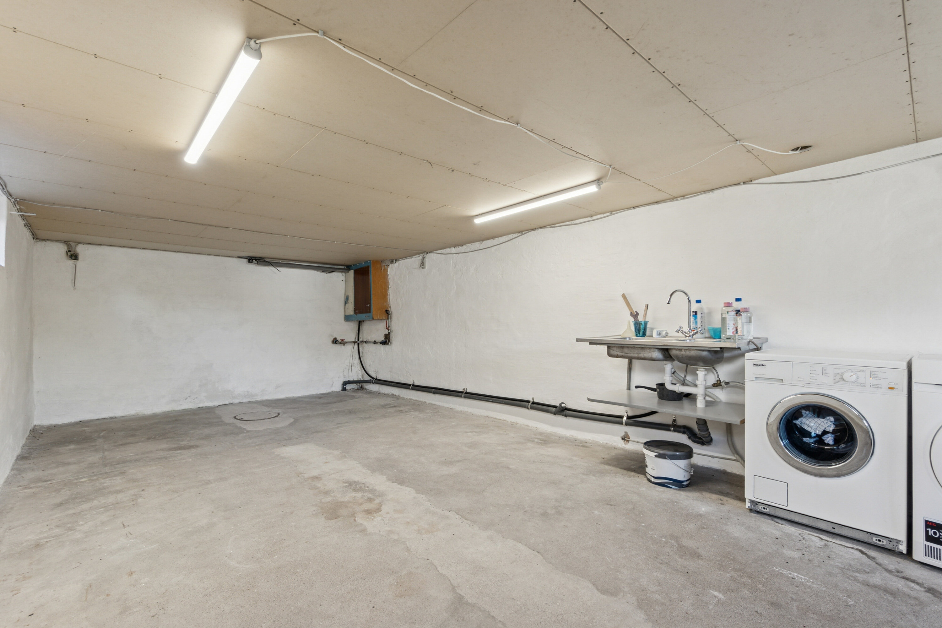 Fremhævet garage billede i fuldskærmstilstand. Billede af Gl. Feggesundvej 6, 7742 Vesløs