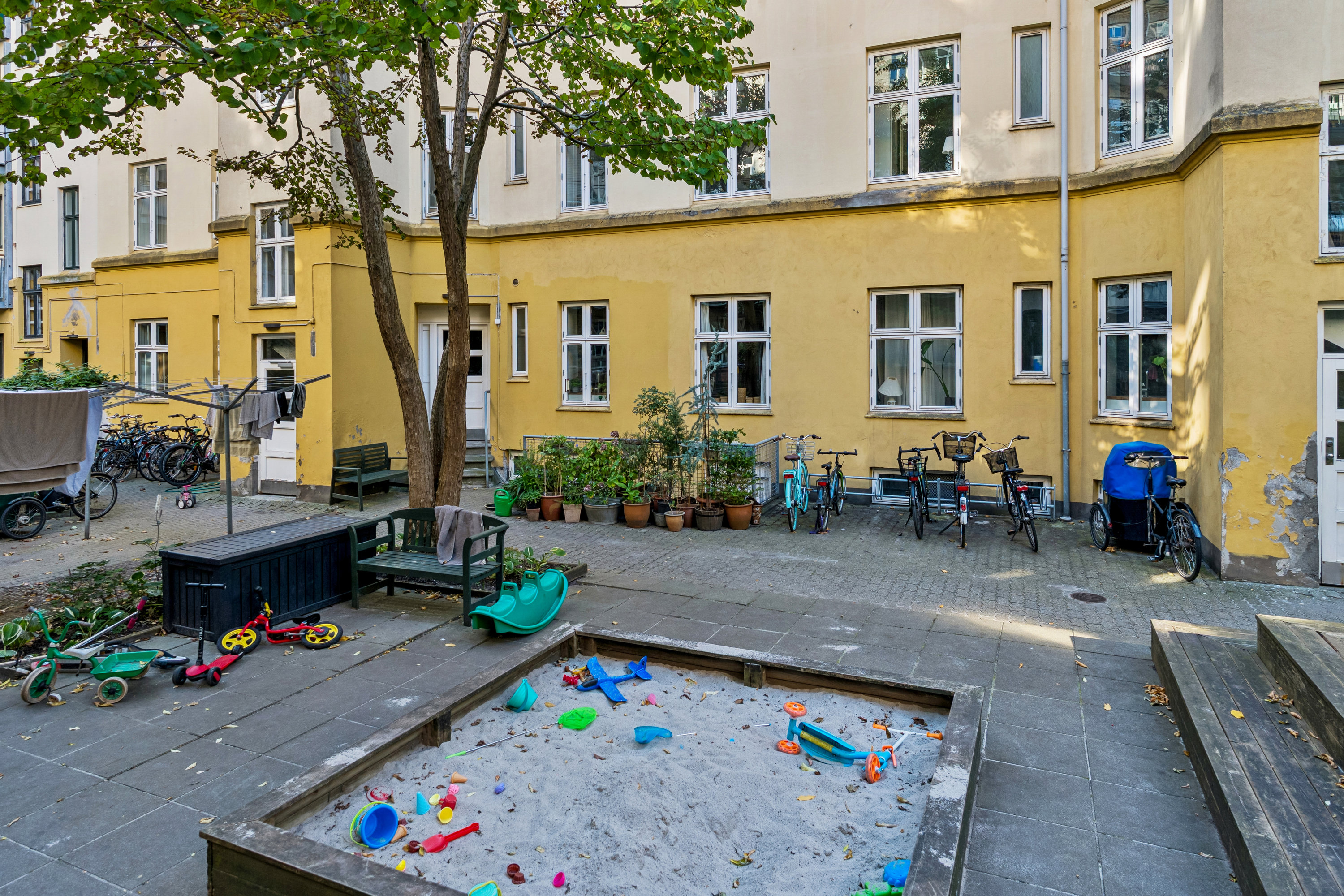 Fremhævet gårdmiljø billede i fuldskærmstilstand. Billede af Strandboulevarden 95, 1. th., 2100 København Ø