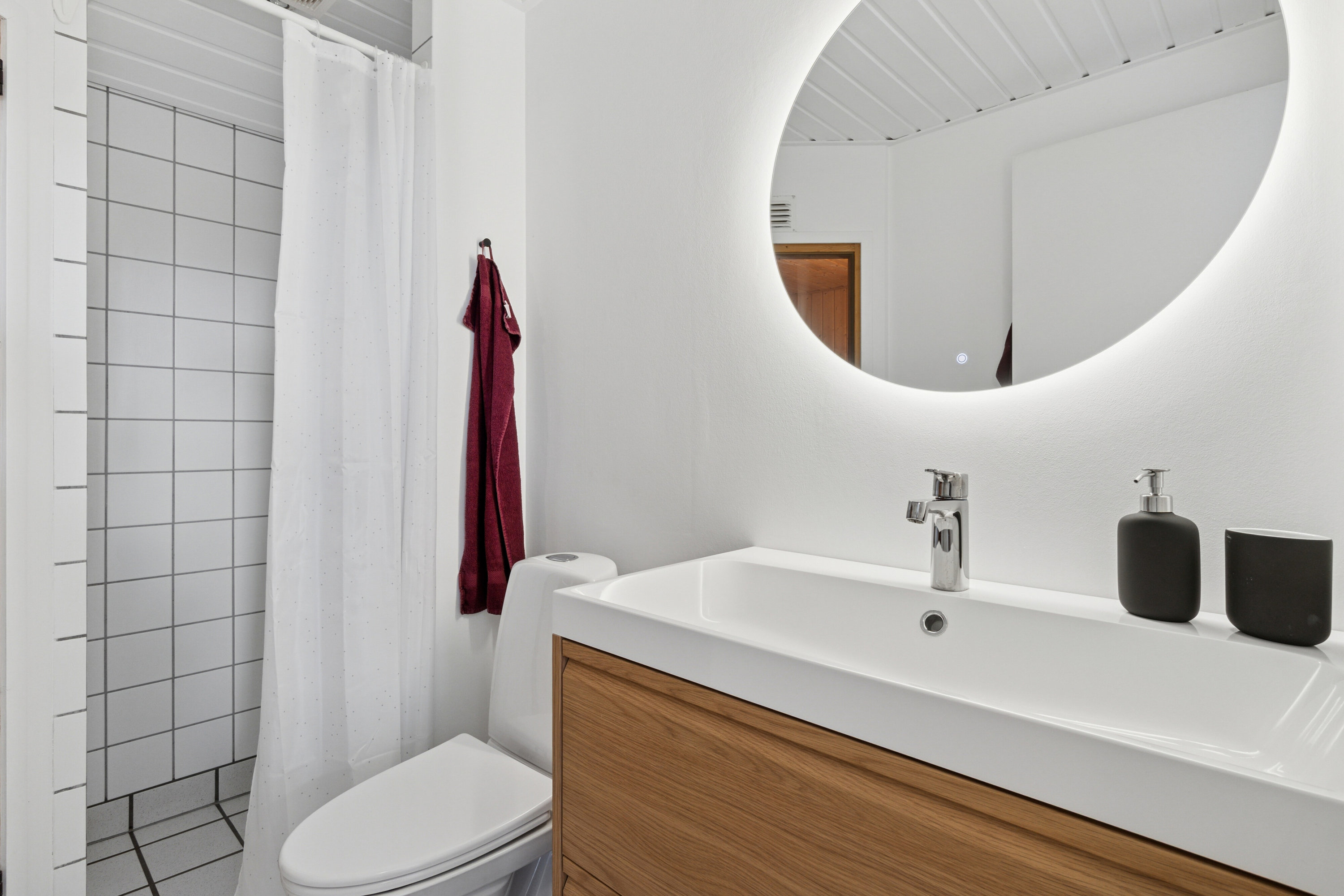 Fremhævet badeværelse billede i fuldskærmstilstand. Billede af Holsteroddevej 8, Sømarken, 3720 Aakirkeby