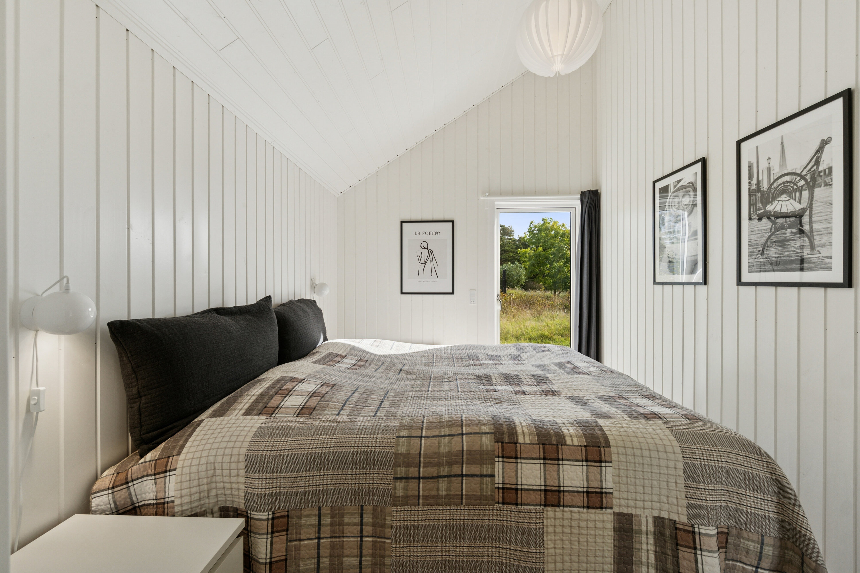 Fremhævet soveværelse billede i fuldskærmstilstand. Billede af Holsteroddevej 8, Sømarken, 3720 Aakirkeby